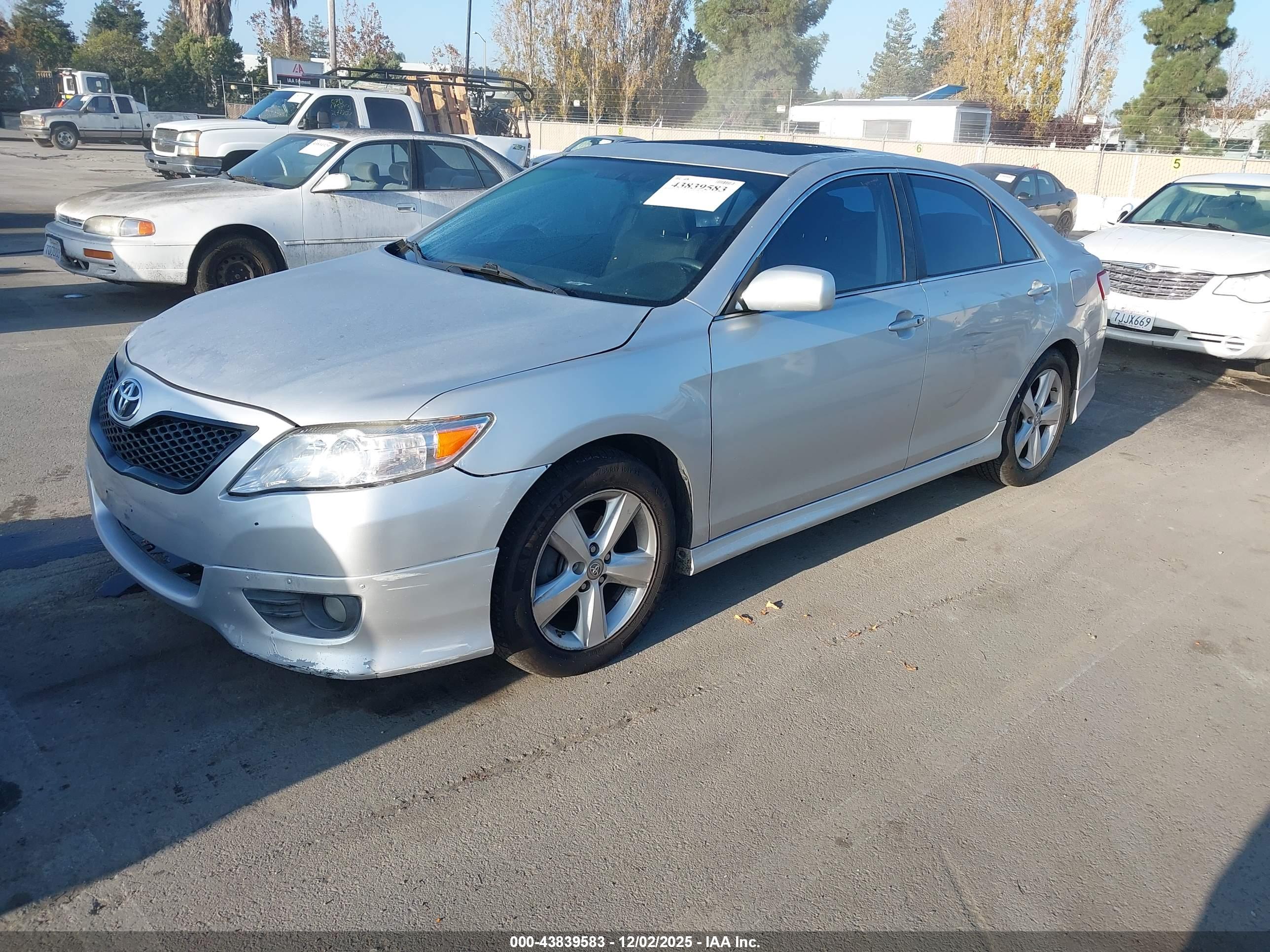 TOYOTA CAMRY image 2