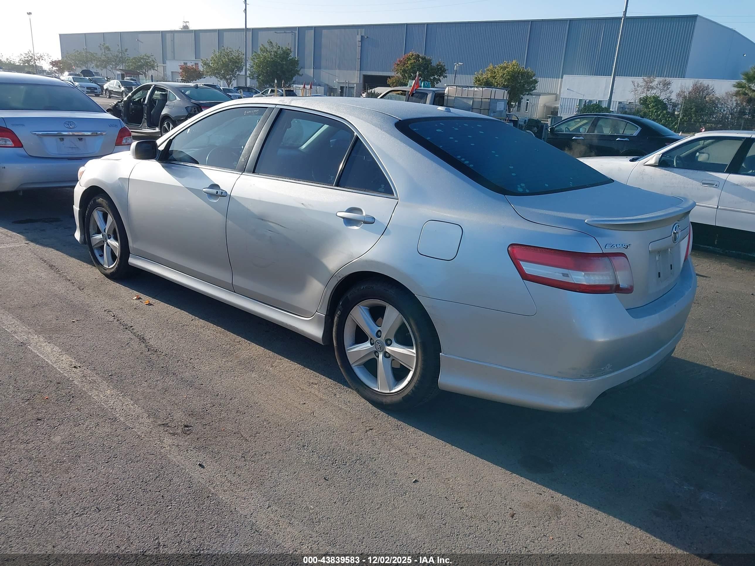 TOYOTA CAMRY image 3