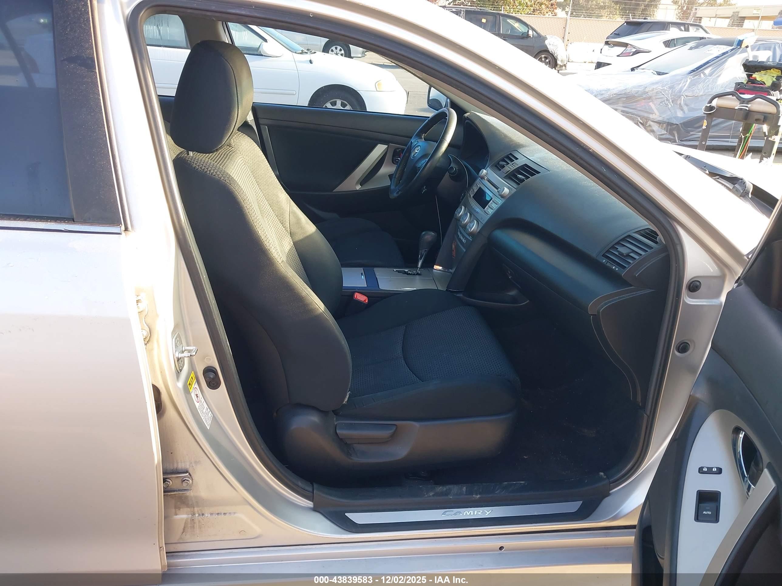 TOYOTA CAMRY image 5