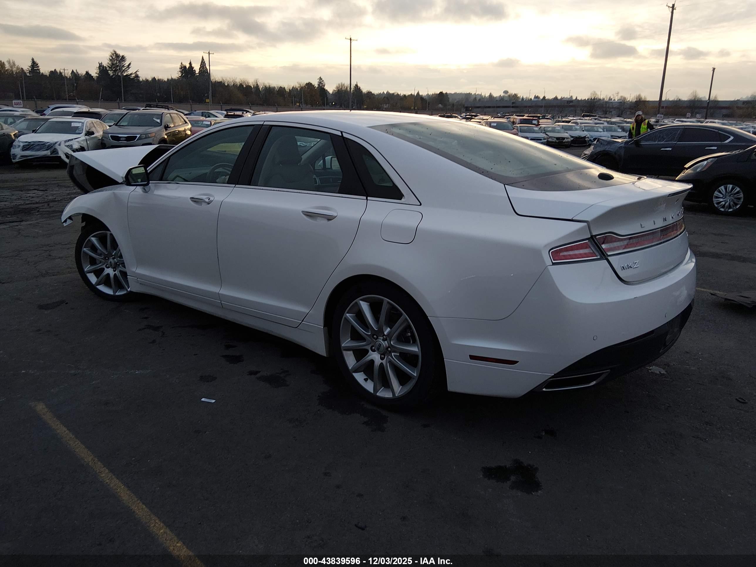 LINCOLN MKZ image 3