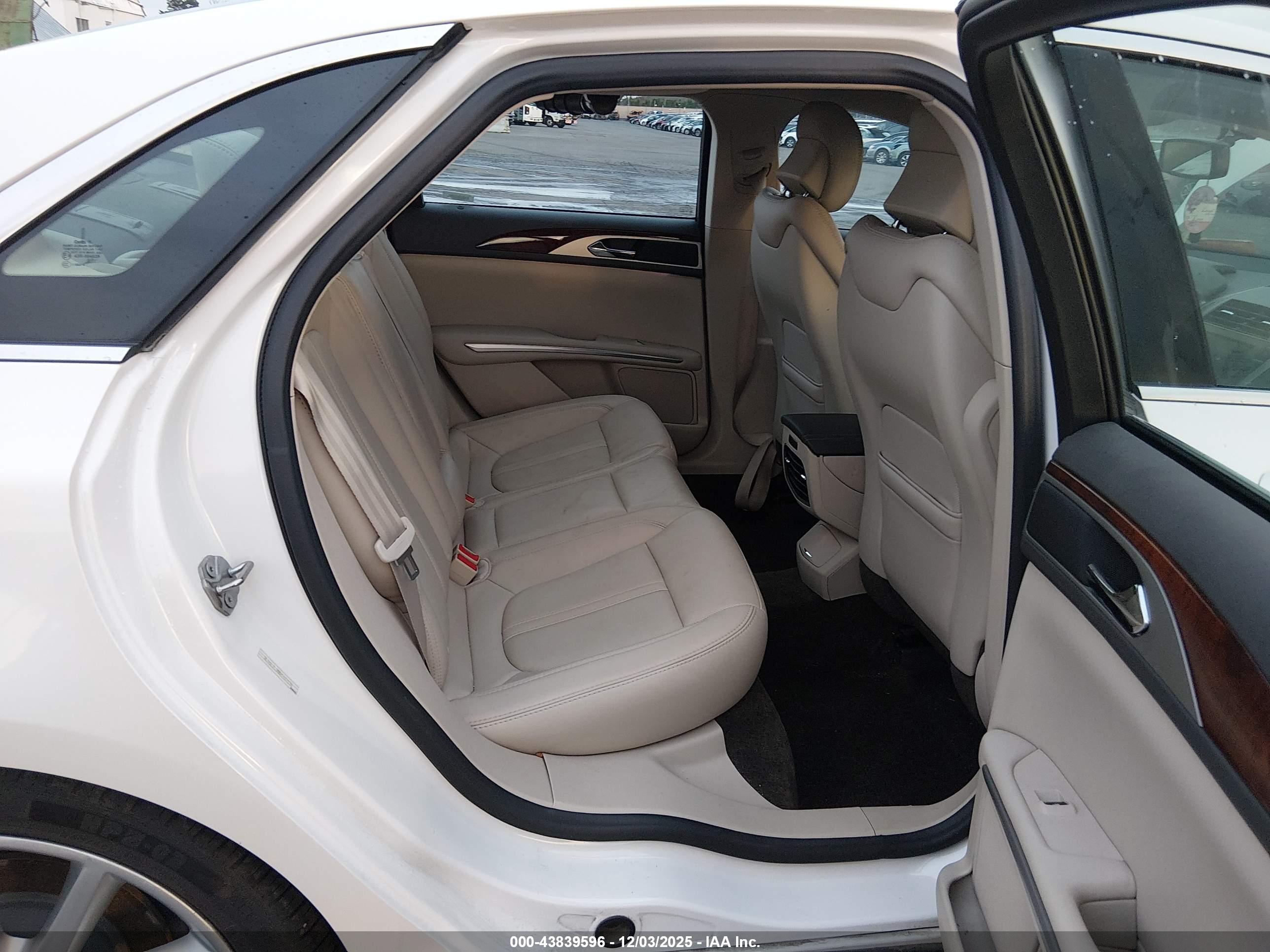 LINCOLN MKZ image 8