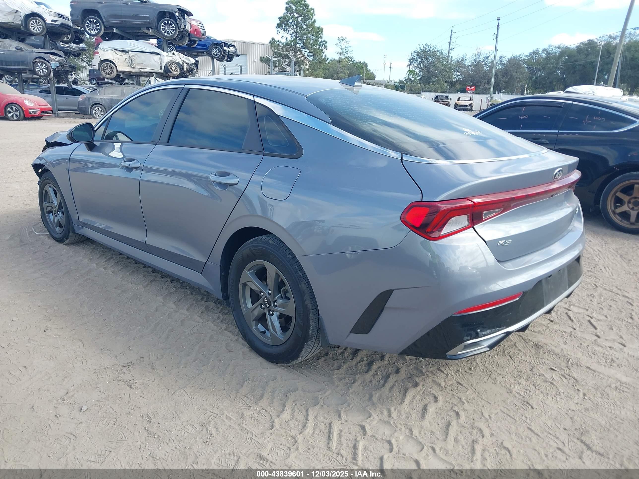 KIA K5 image 3
