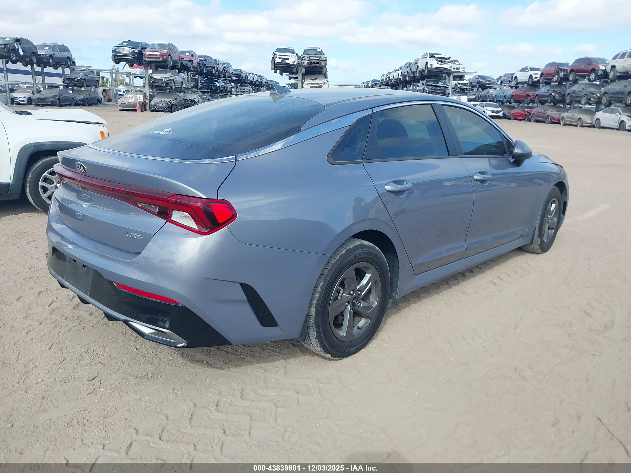 KIA K5 image 4