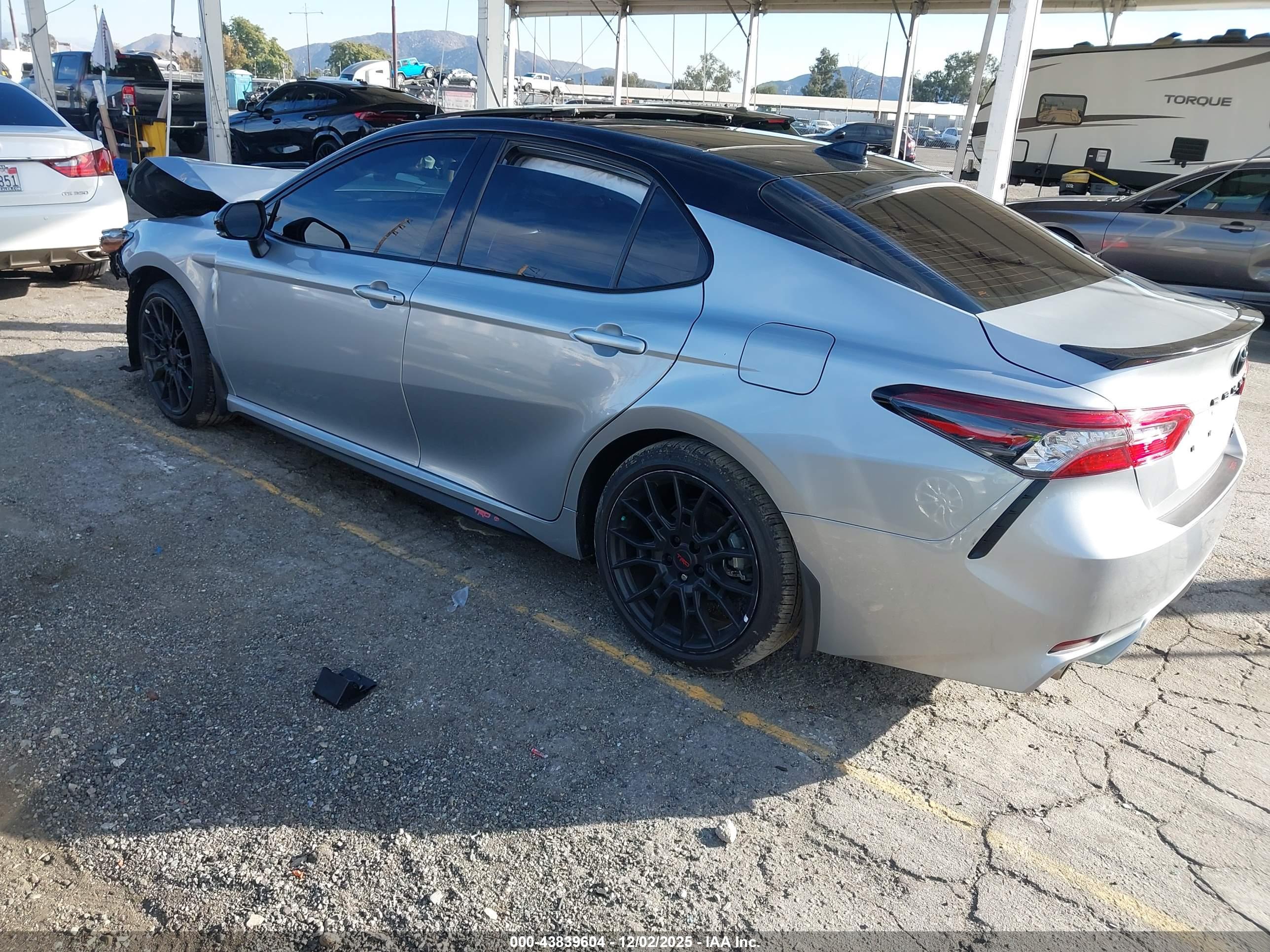 TOYOTA CAMRY image 3