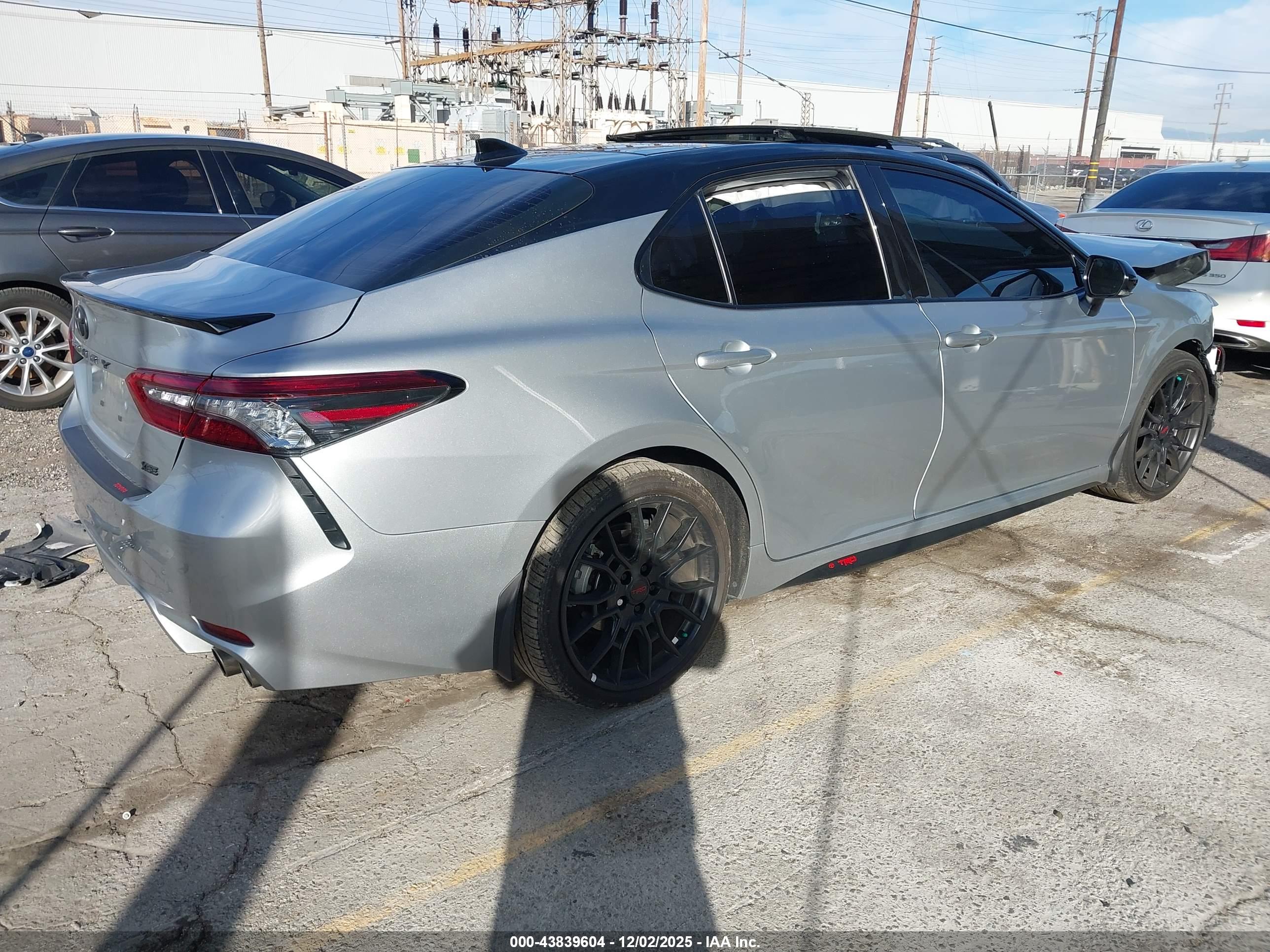 TOYOTA CAMRY image 4