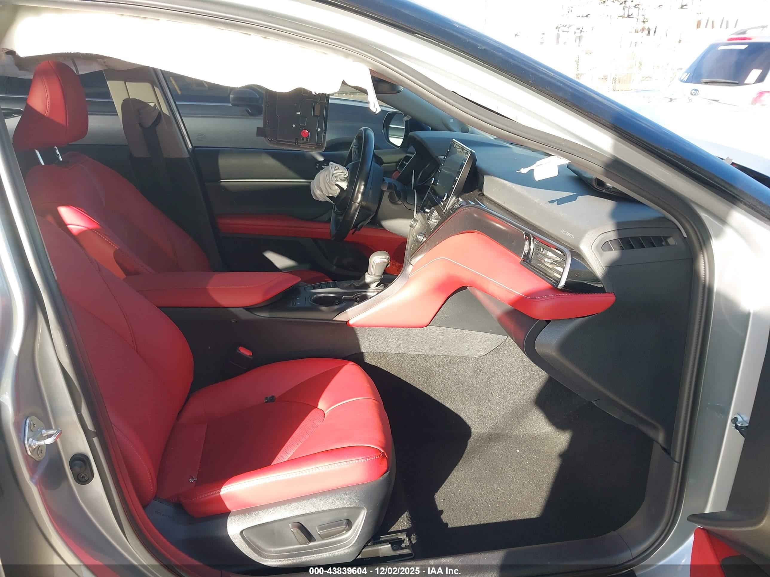 TOYOTA CAMRY image 5