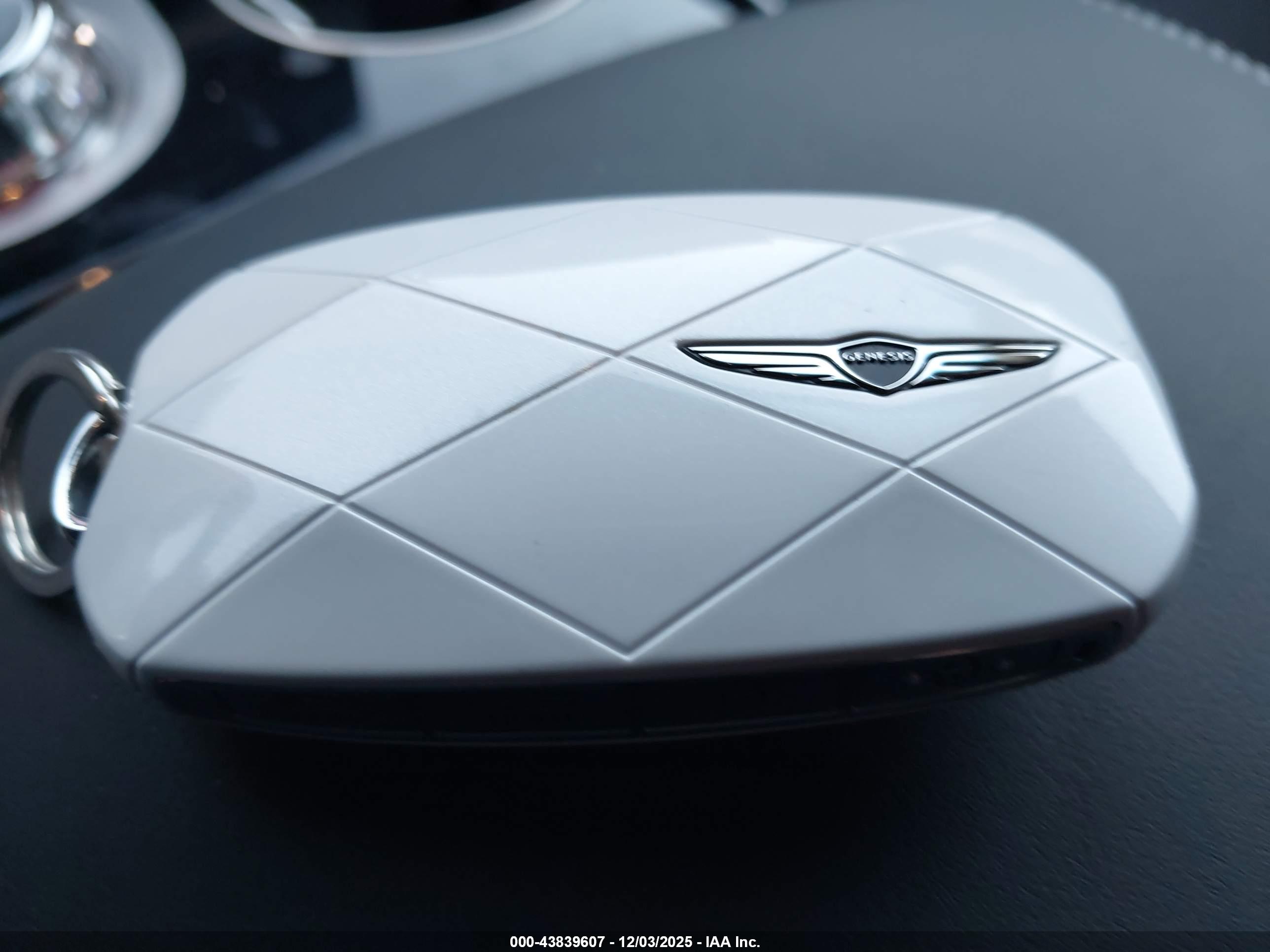 GENESIS GV70 image 11