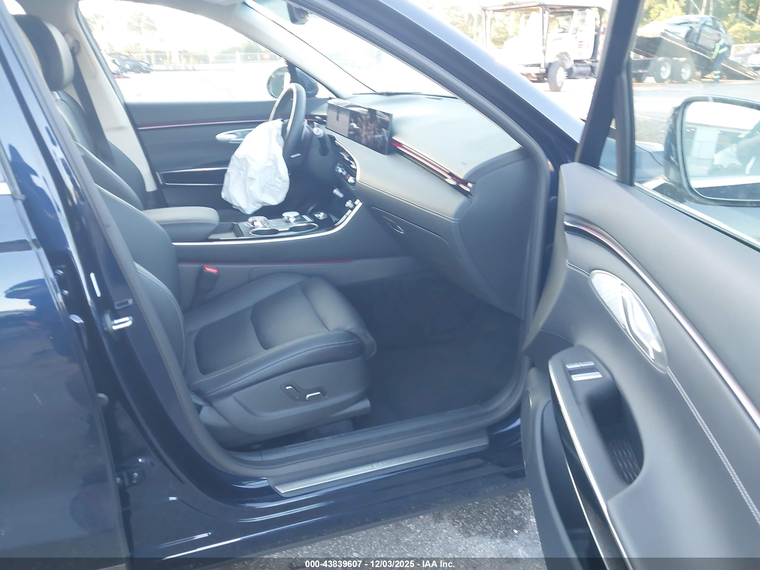 GENESIS GV70 image 5