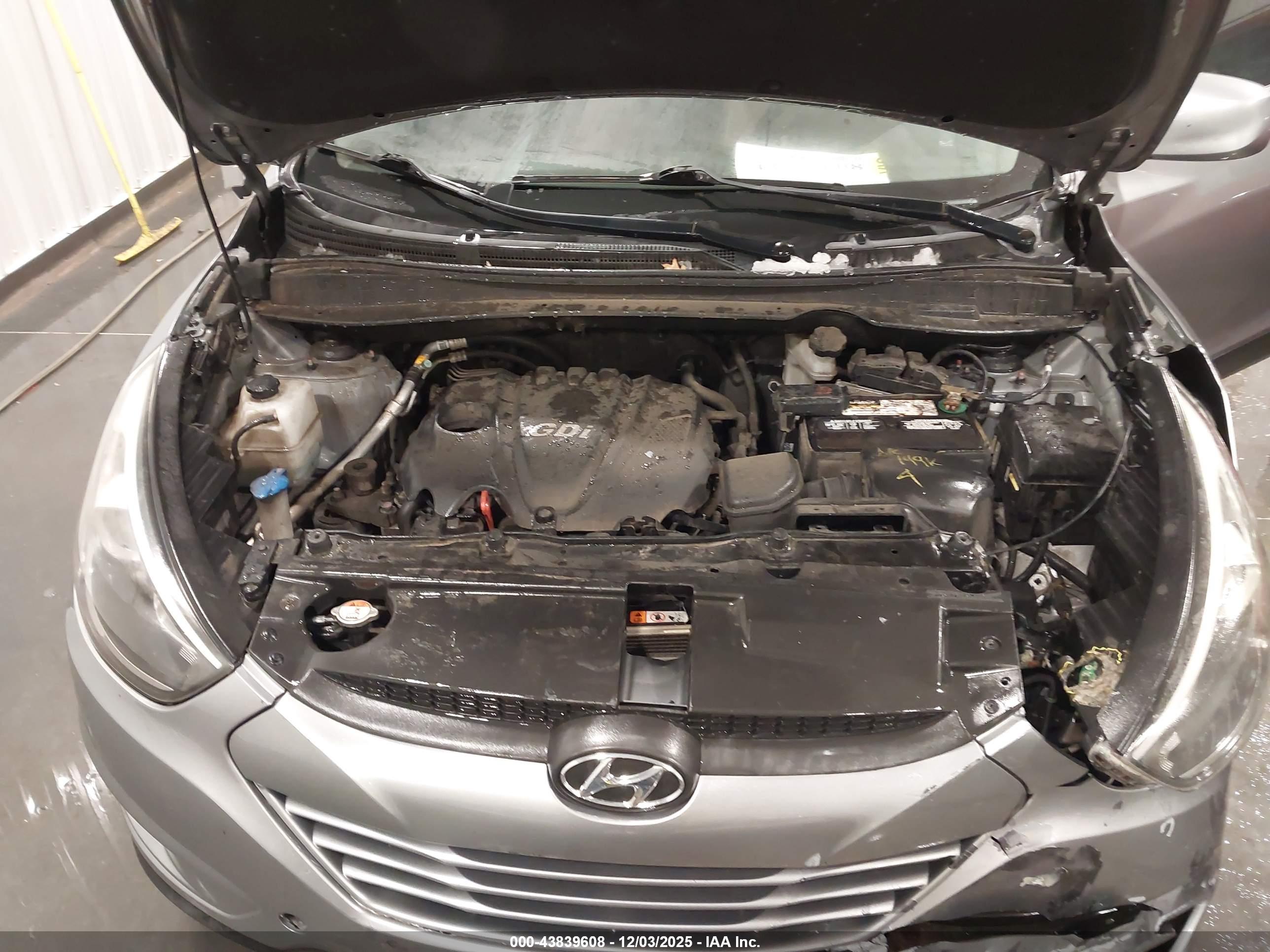 HYUNDAI TUCSON image 10