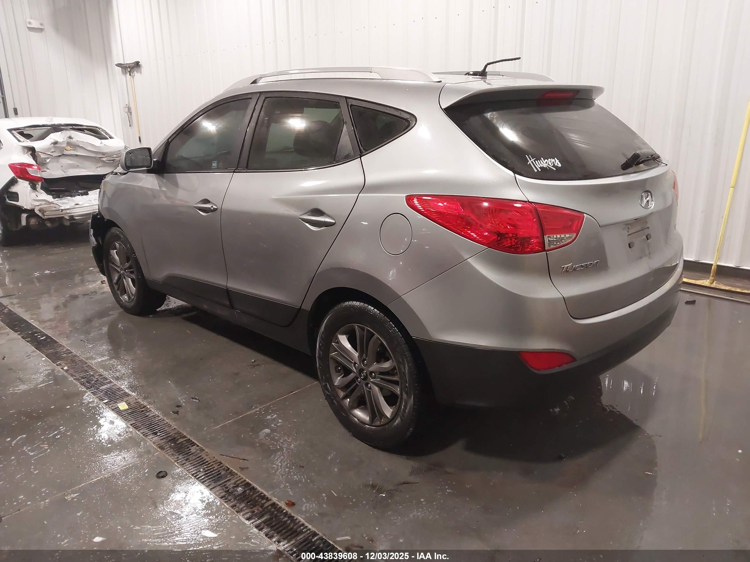 HYUNDAI TUCSON image 3