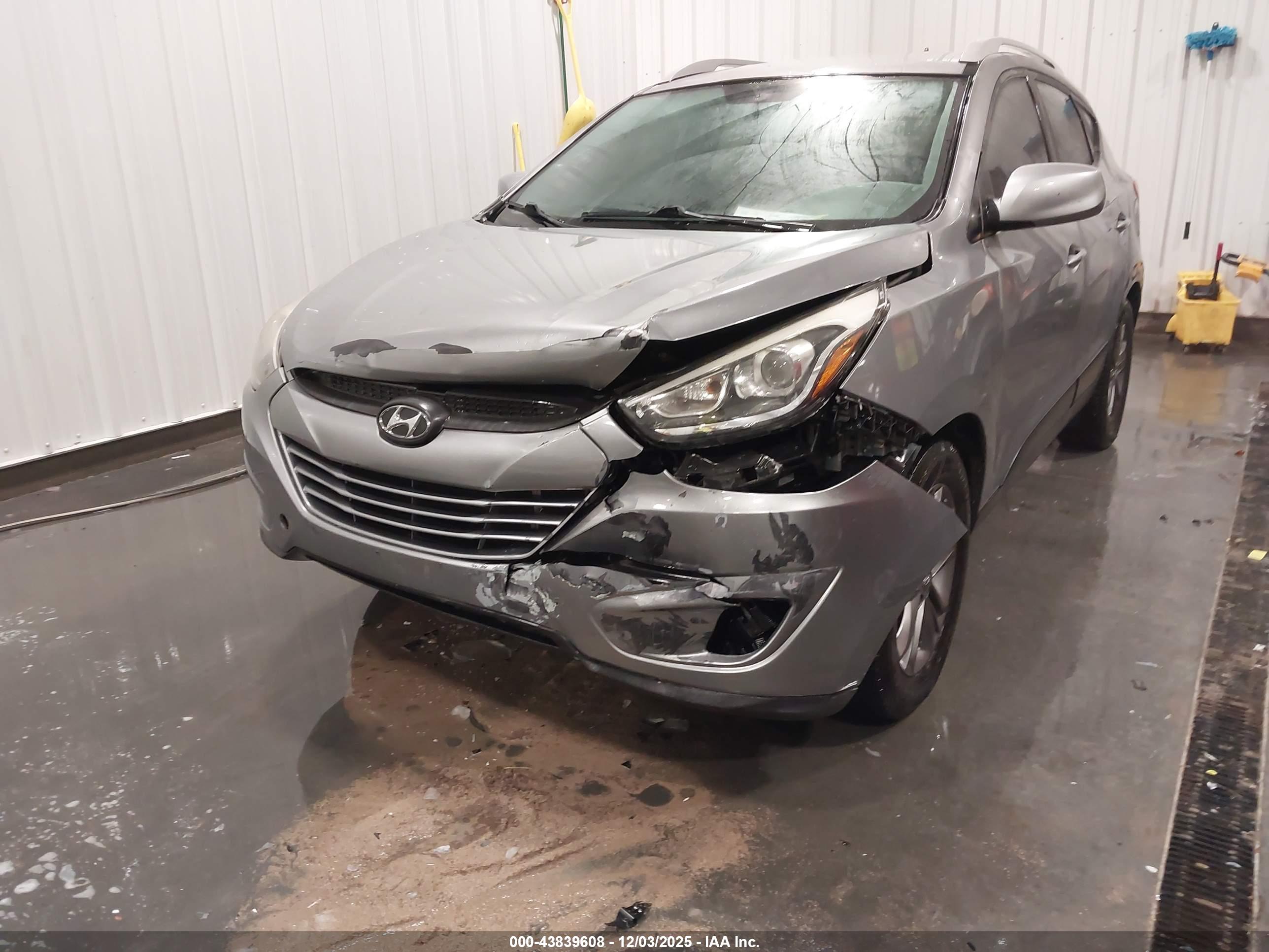 HYUNDAI TUCSON image 6