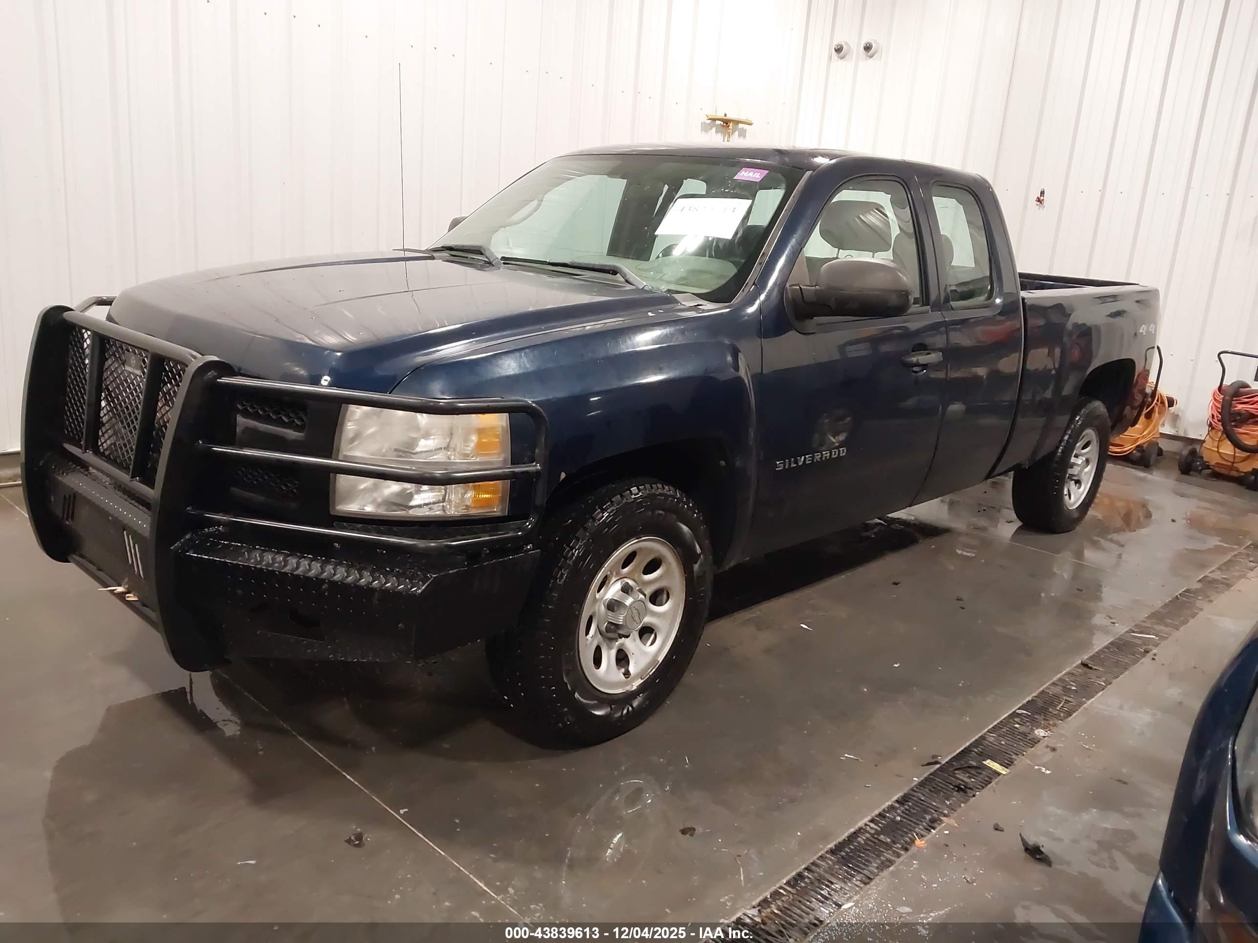 CHEVROLET SILVERADO image 2