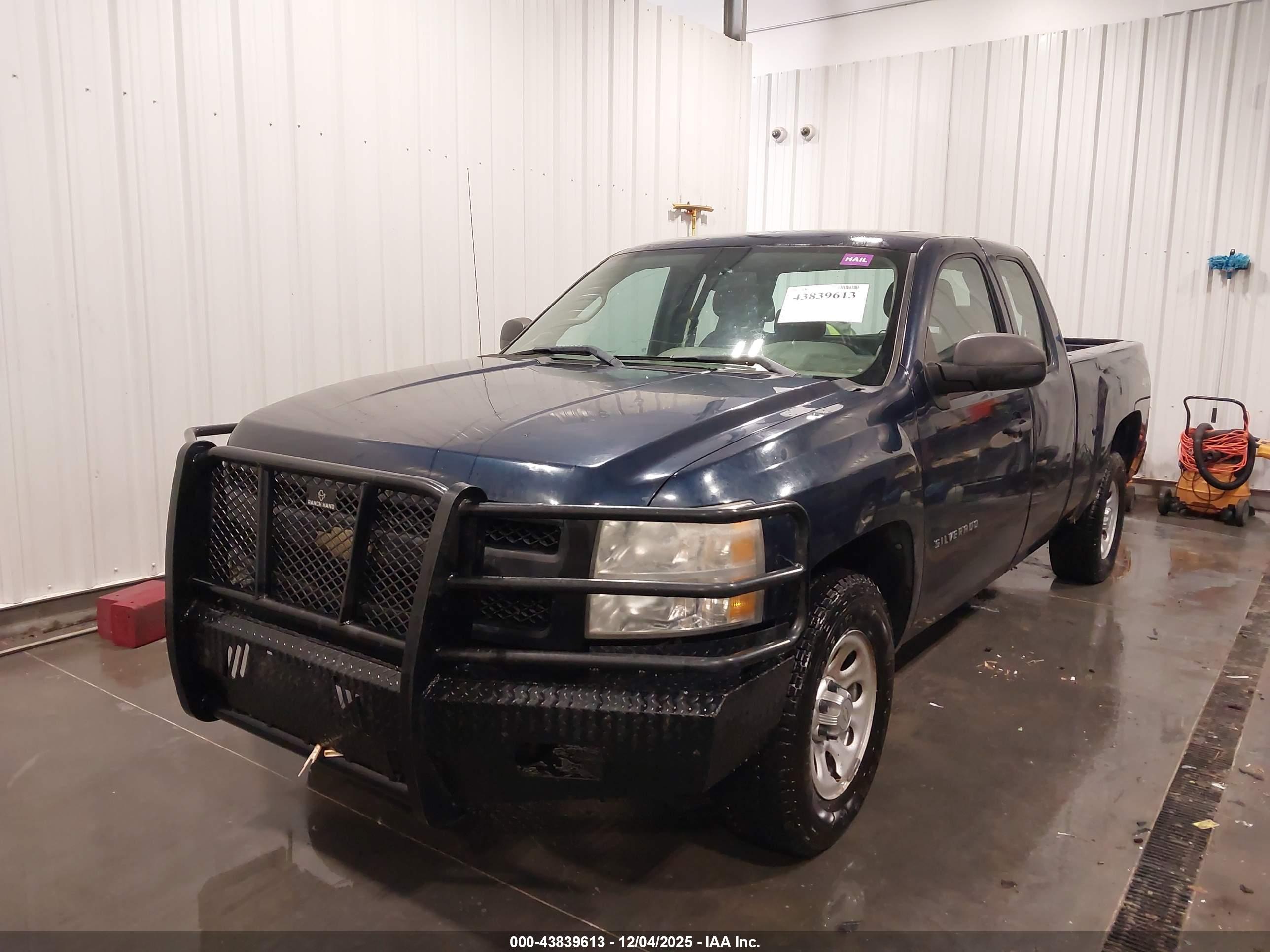 CHEVROLET SILVERADO image 6