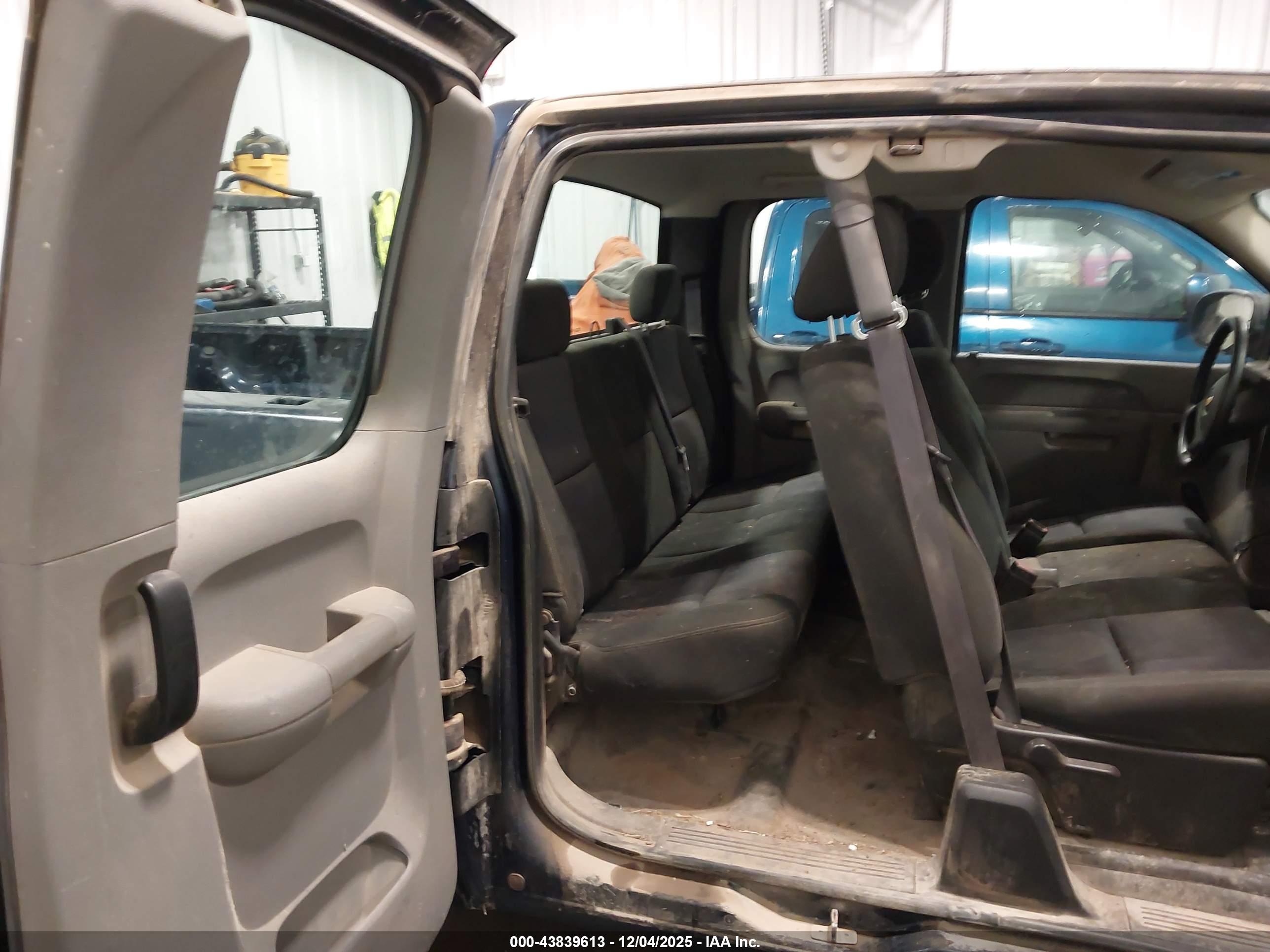 CHEVROLET SILVERADO image 8