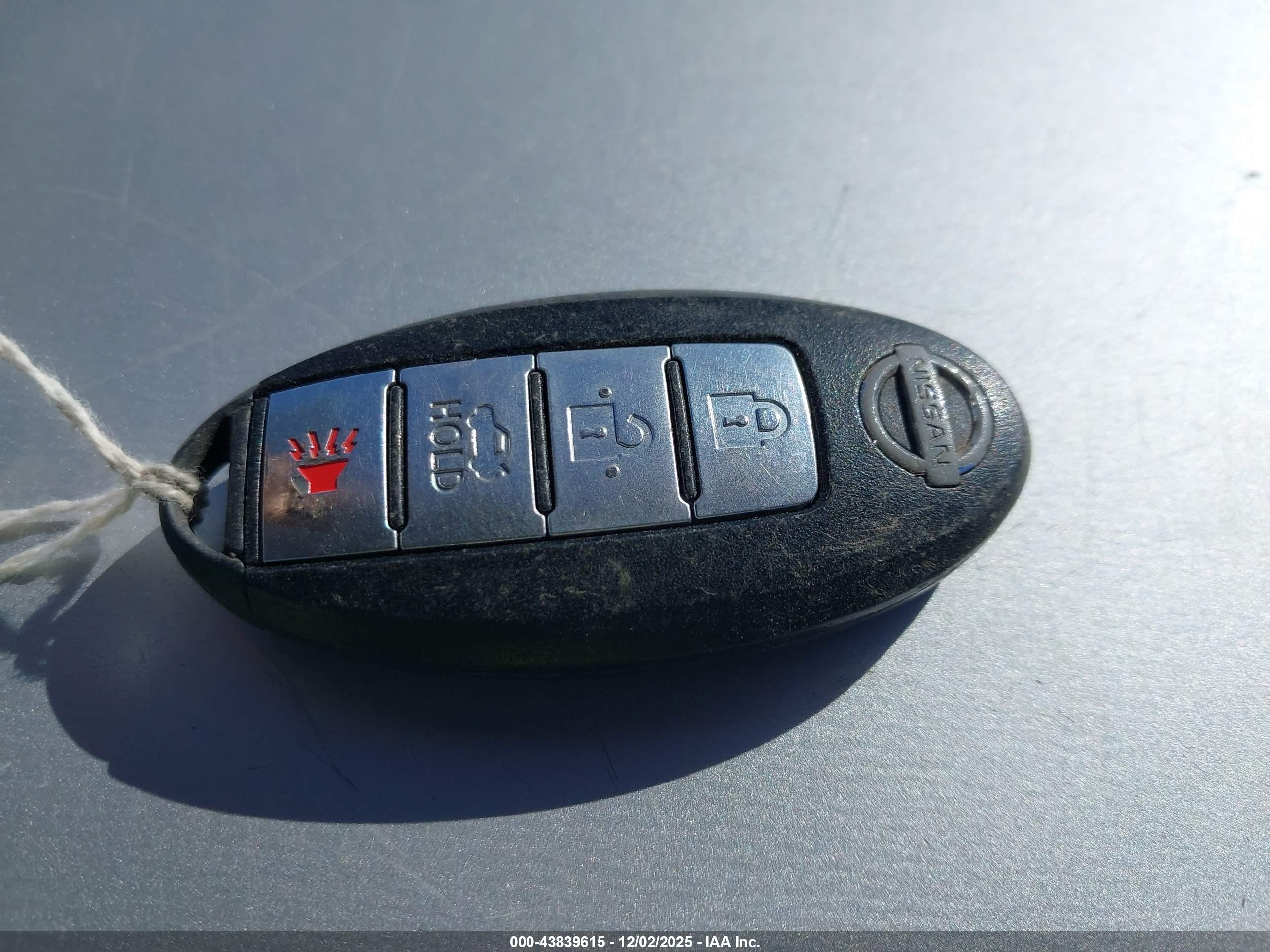 NISSAN VERSA image 11