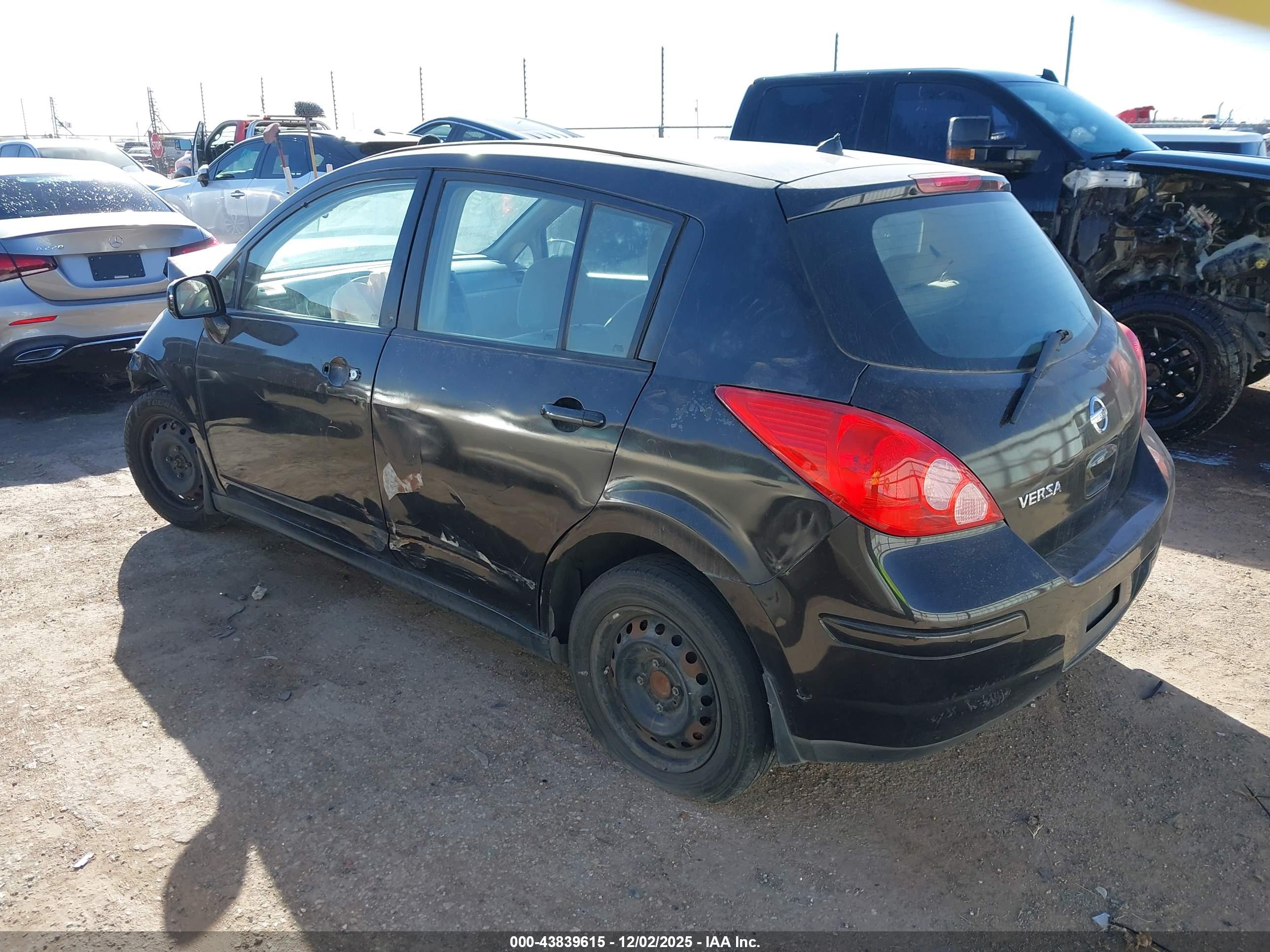 NISSAN VERSA image 3