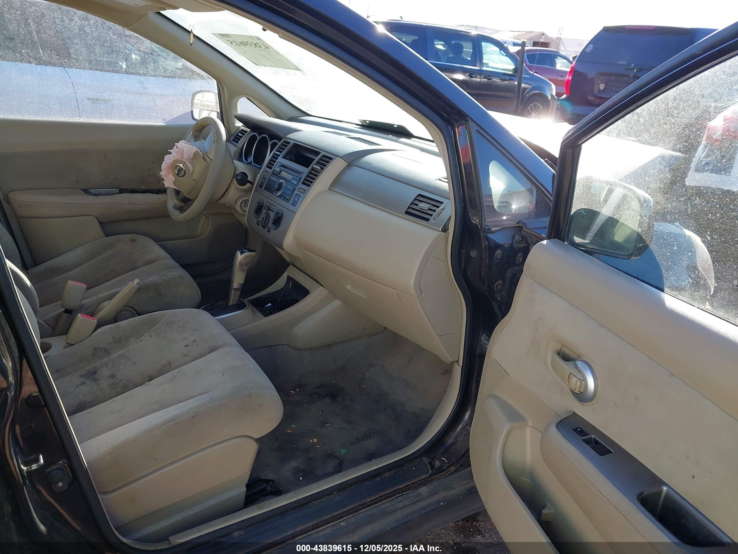 NISSAN VERSA image 5
