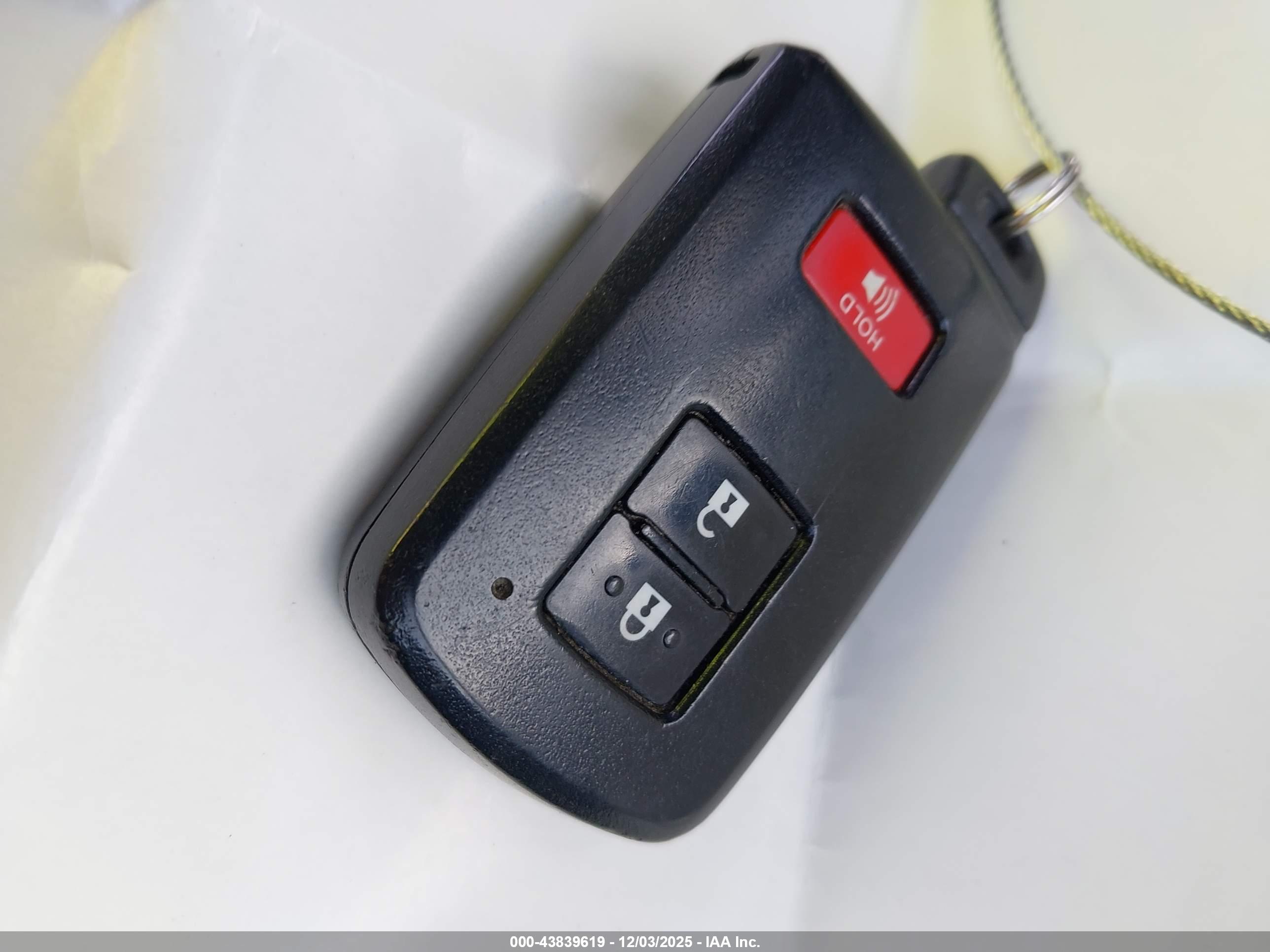 TOYOTA PRIUS image 11