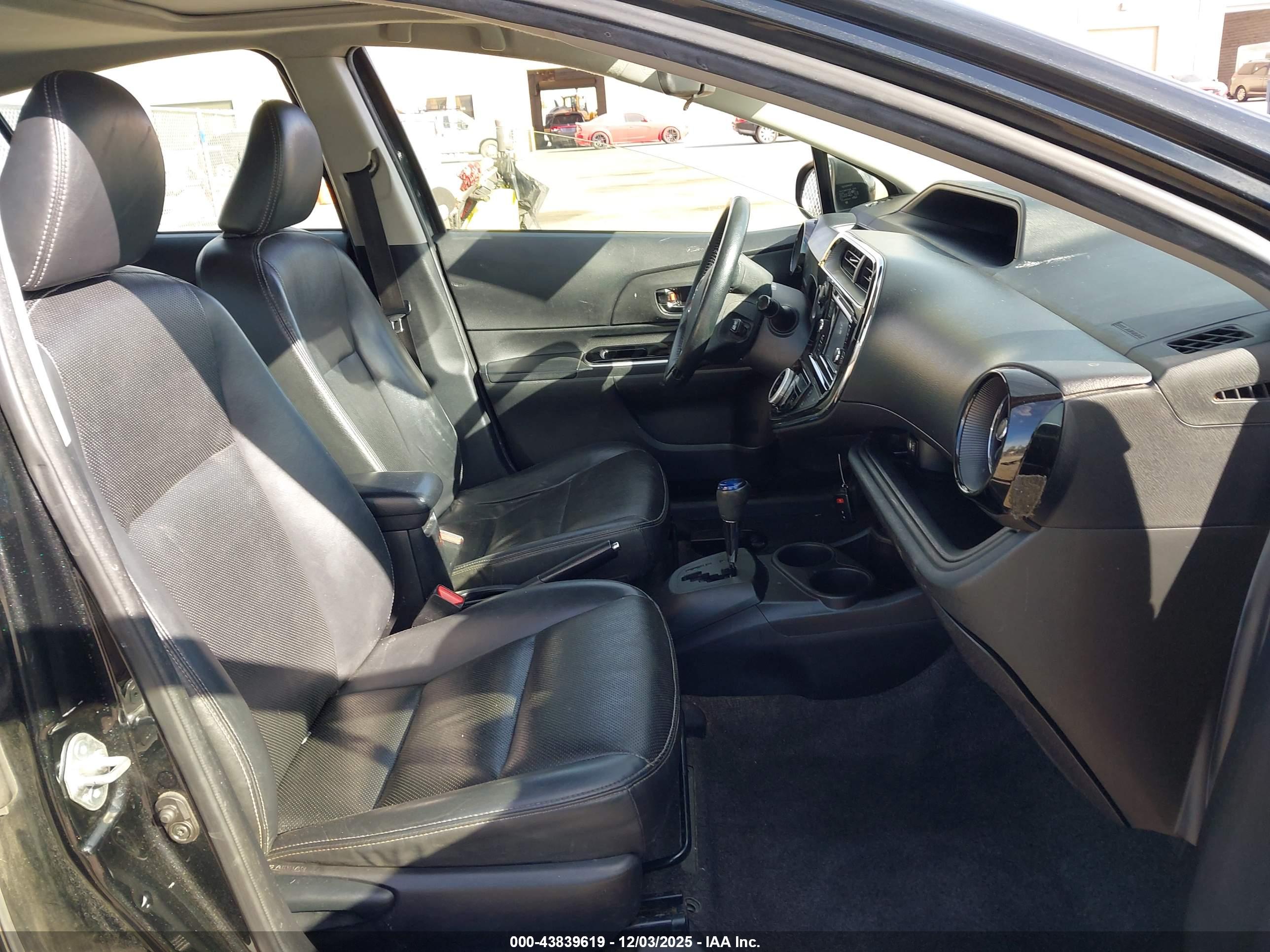TOYOTA PRIUS image 5