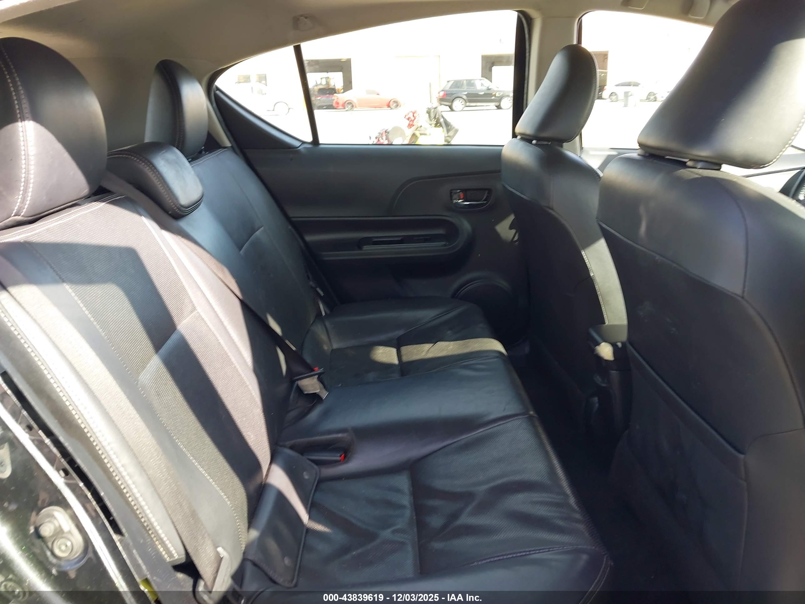 TOYOTA PRIUS image 8