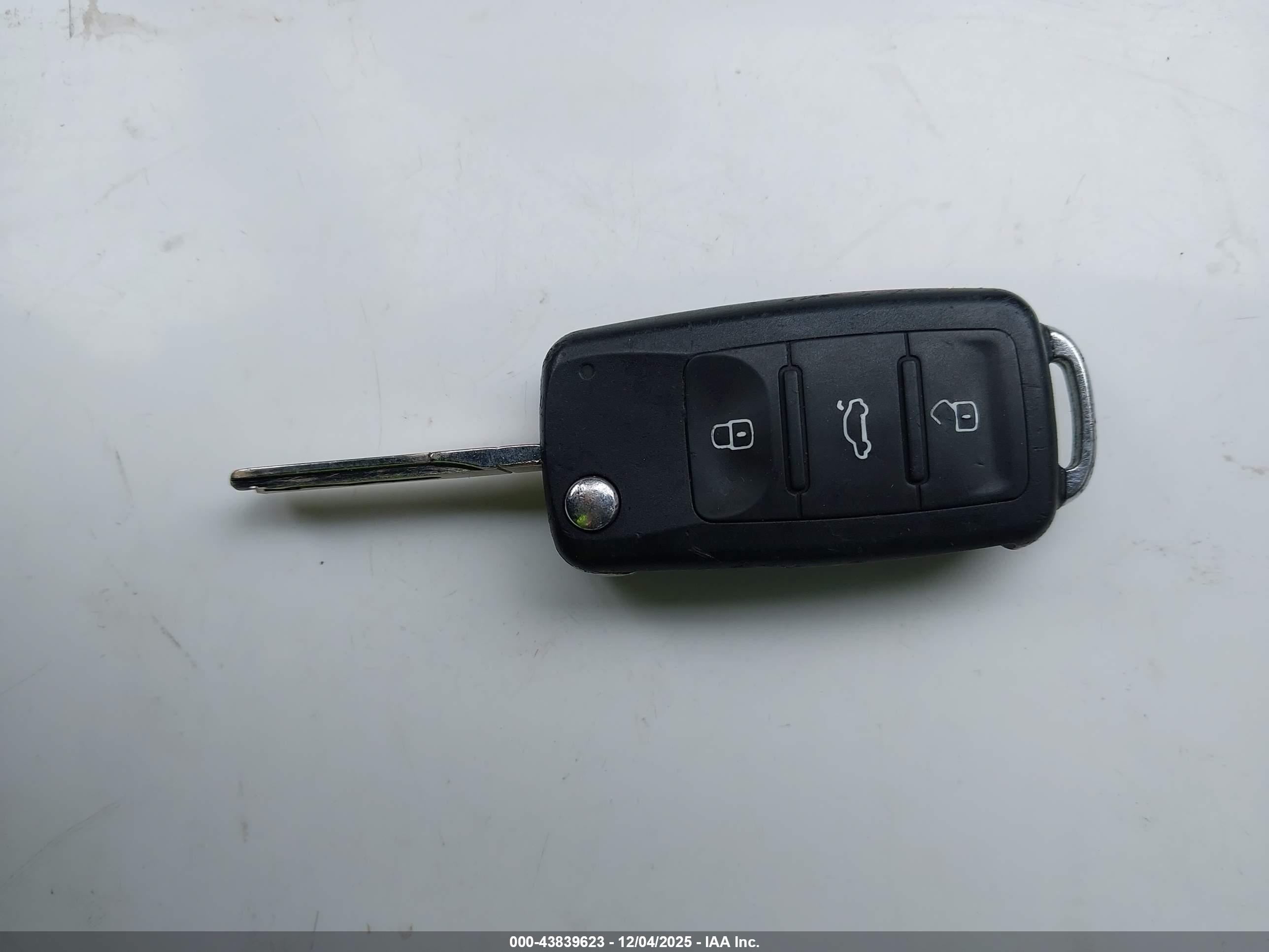 VOLKSWAGEN PASSAT image 11