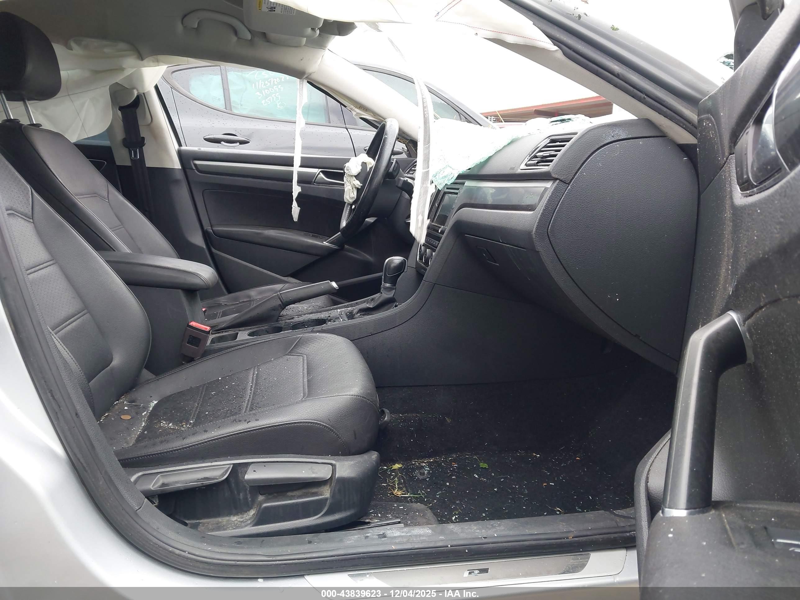 VOLKSWAGEN PASSAT image 5