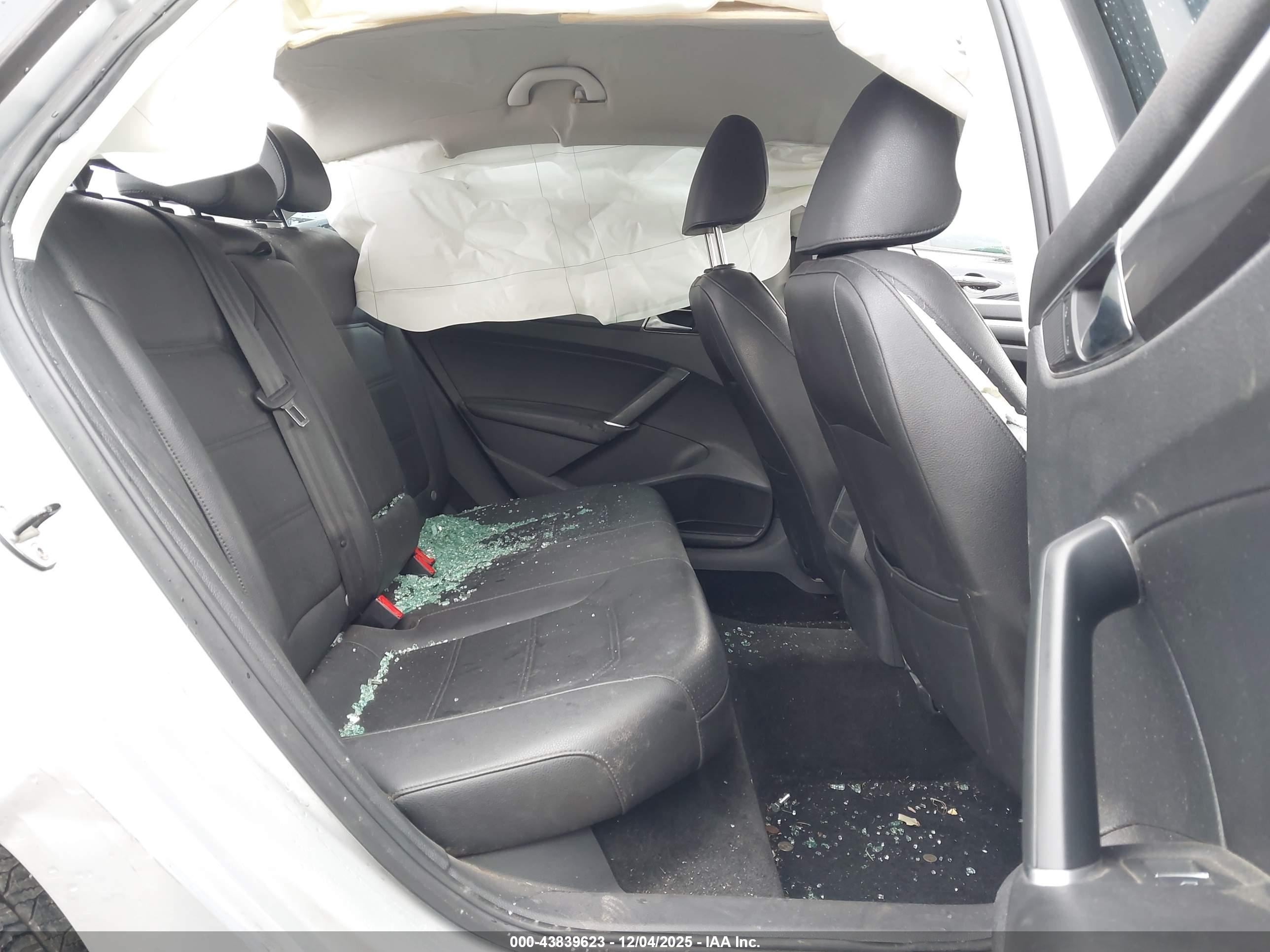 VOLKSWAGEN PASSAT image 8
