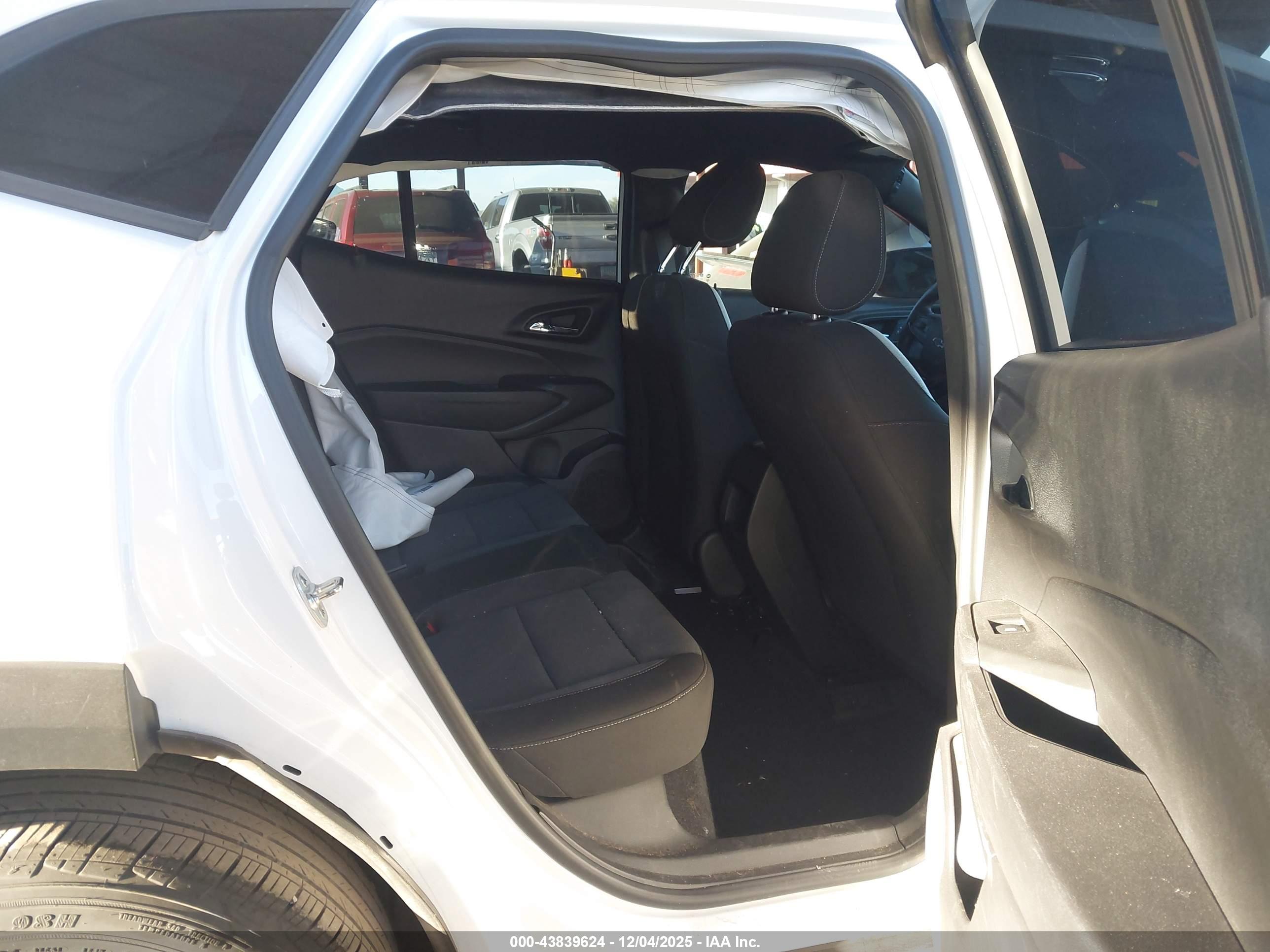 CHEVROLET TRAX image 8