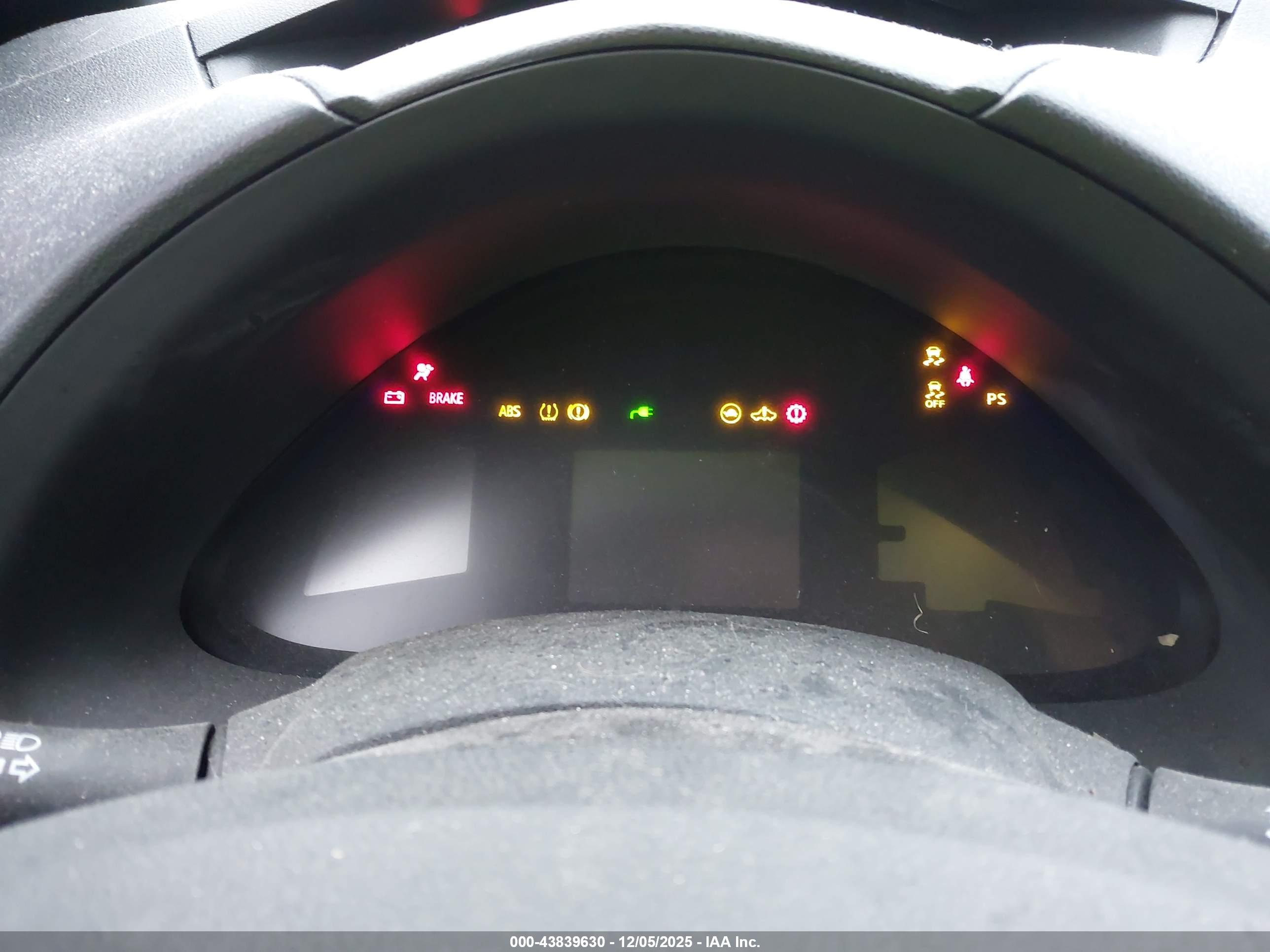 NISSAN LEAF image 7