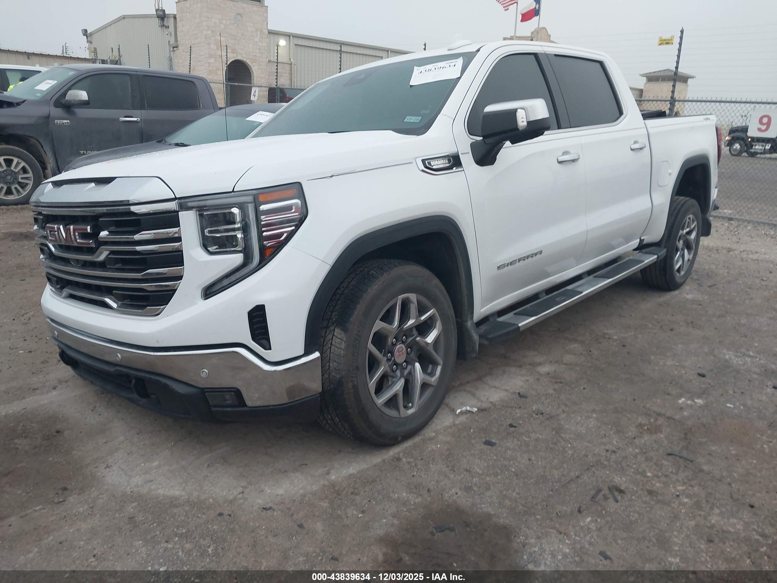GMC SIERRA image 2