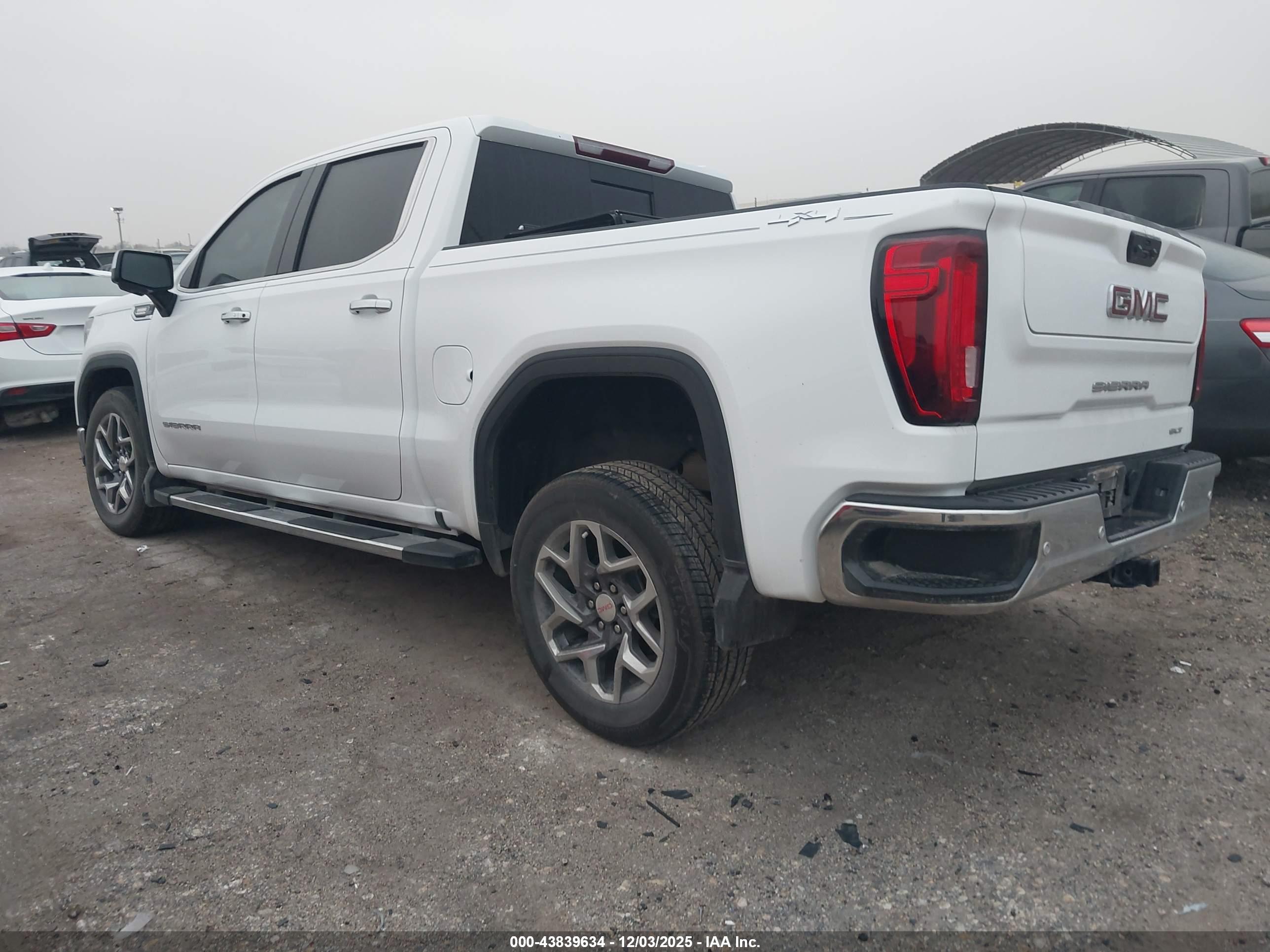 GMC SIERRA image 3