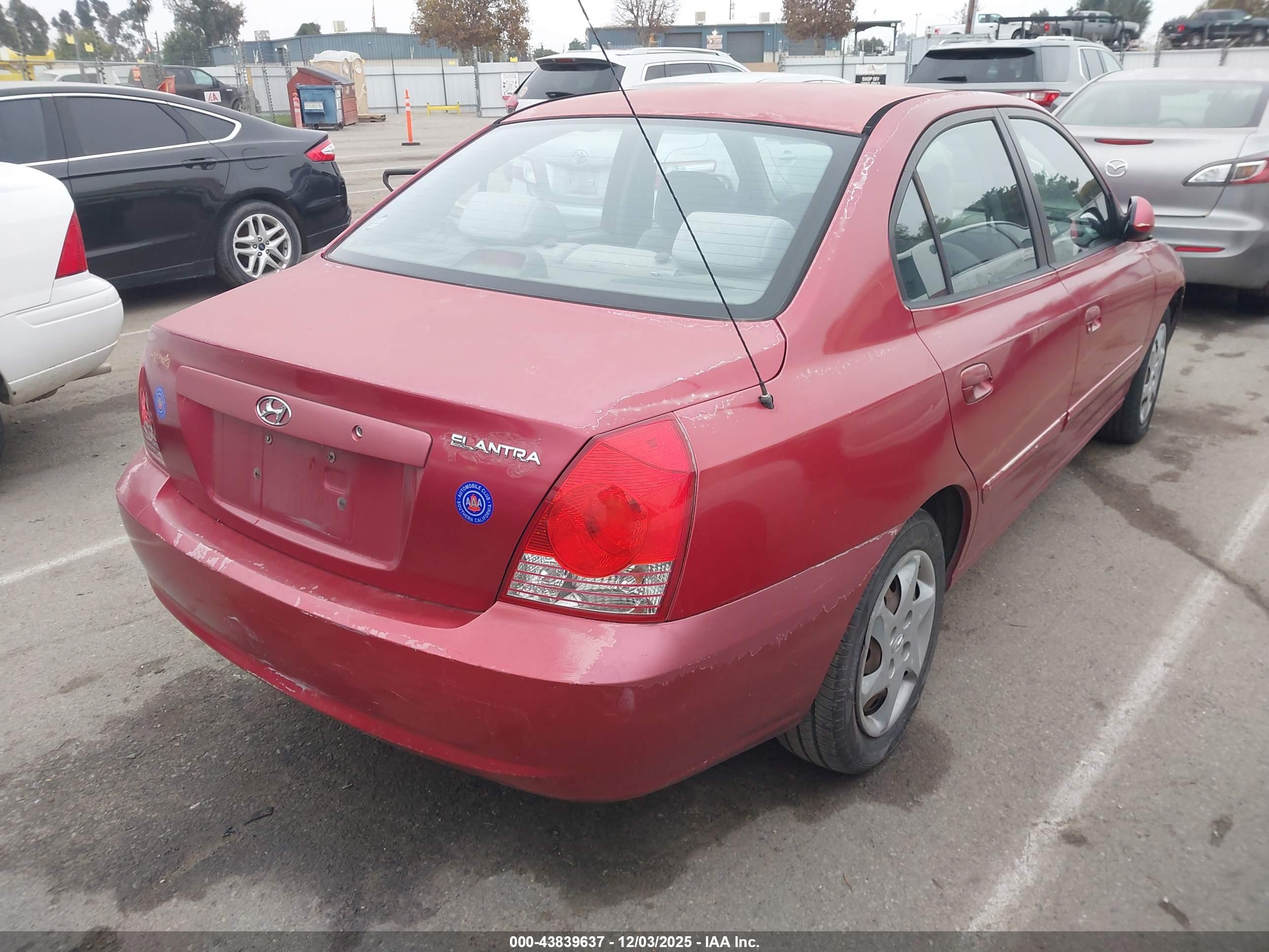 HYUNDAI ELANTRA image 4