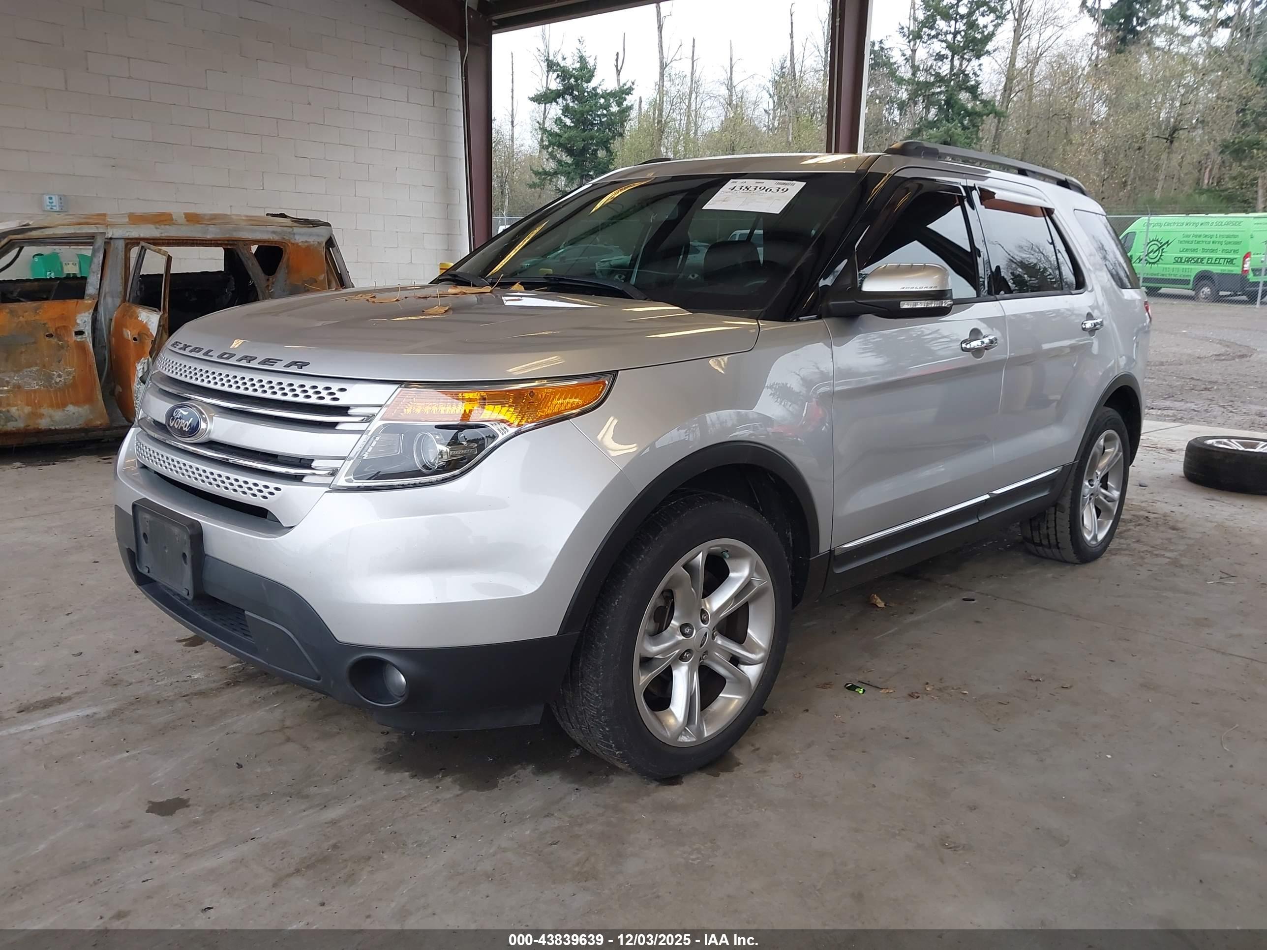 FORD EXPLORER image 2