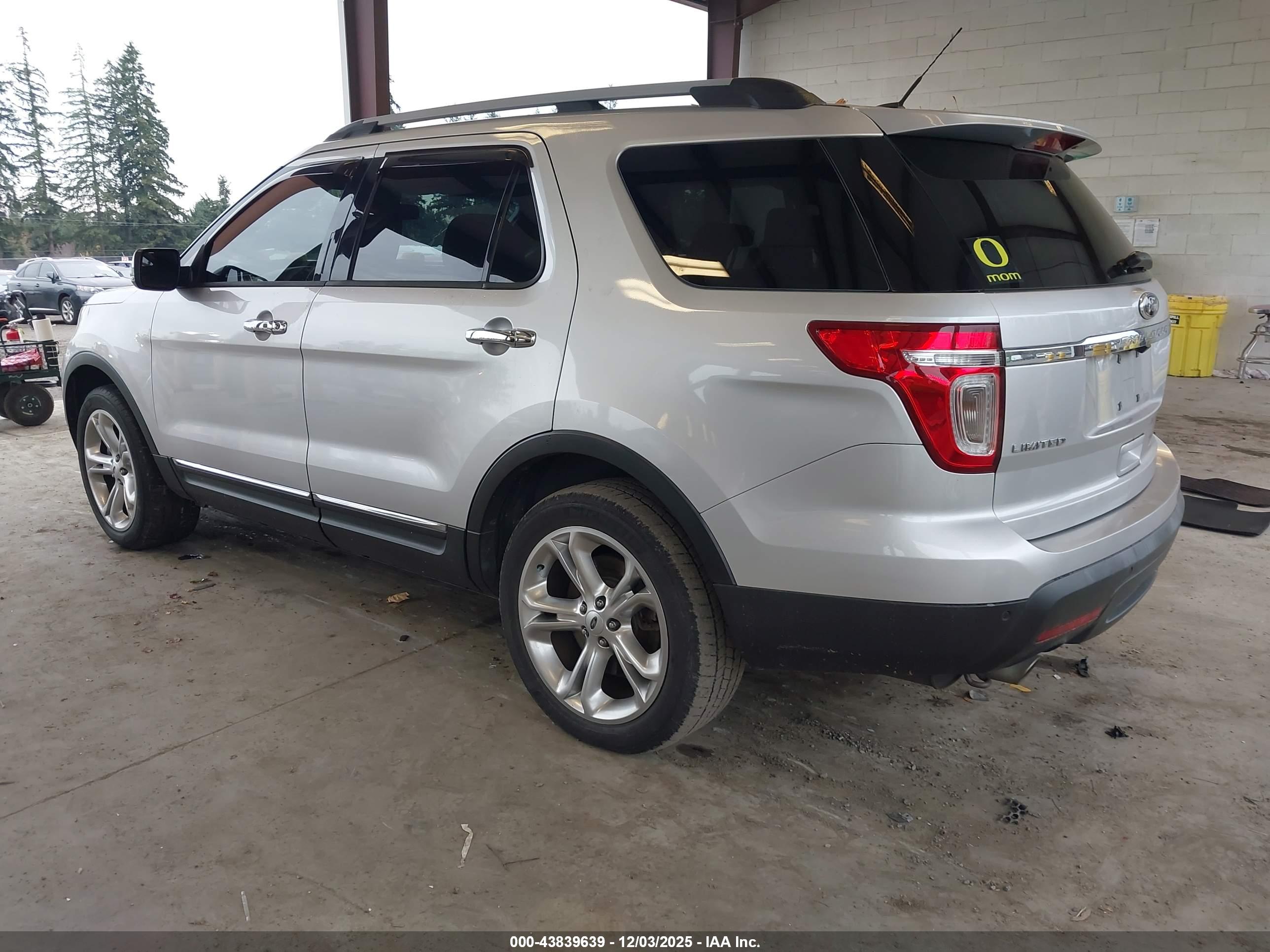 FORD EXPLORER image 3