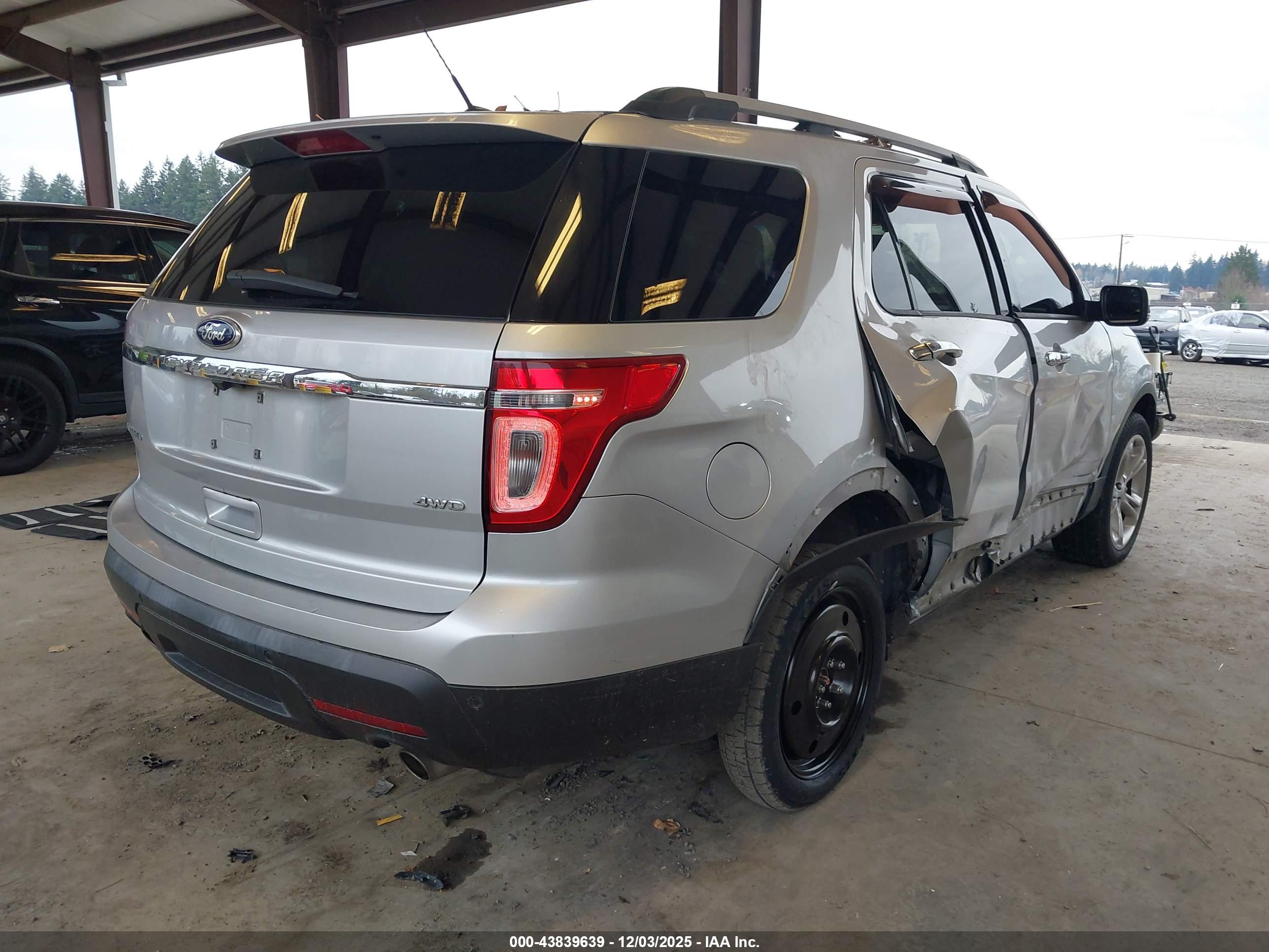 FORD EXPLORER image 4