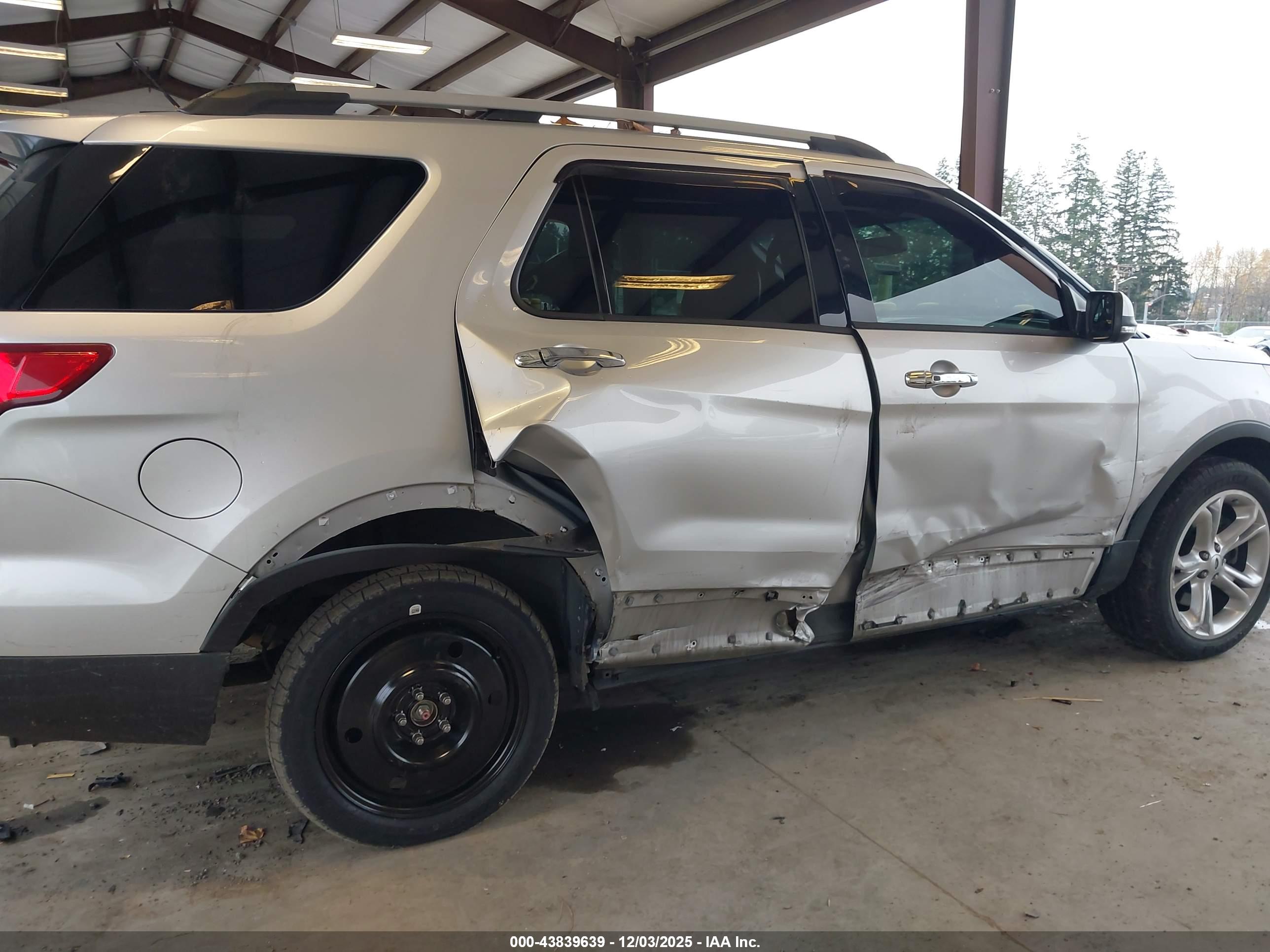 FORD EXPLORER image 6