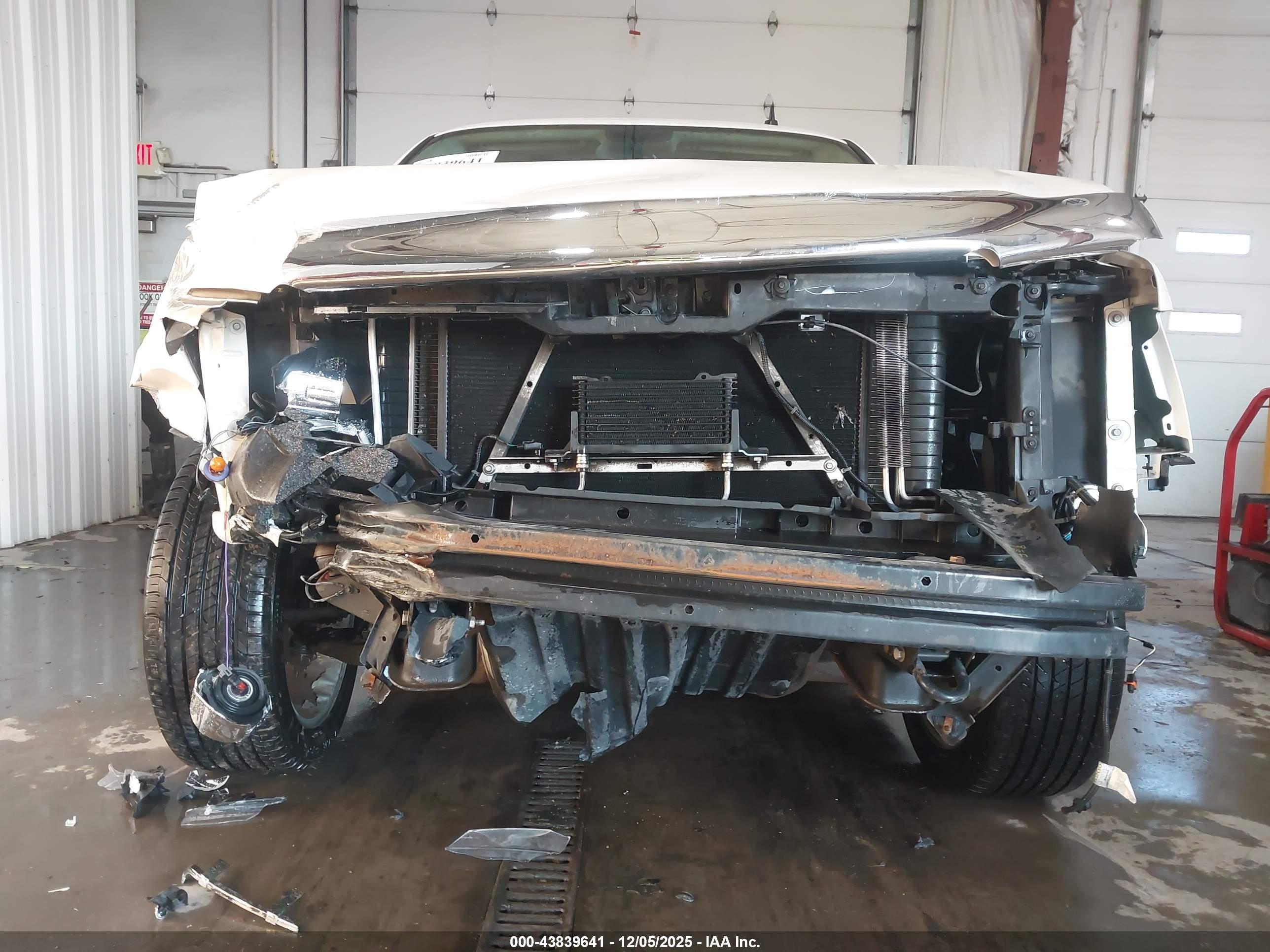 CHEVROLET TAHOE image 6