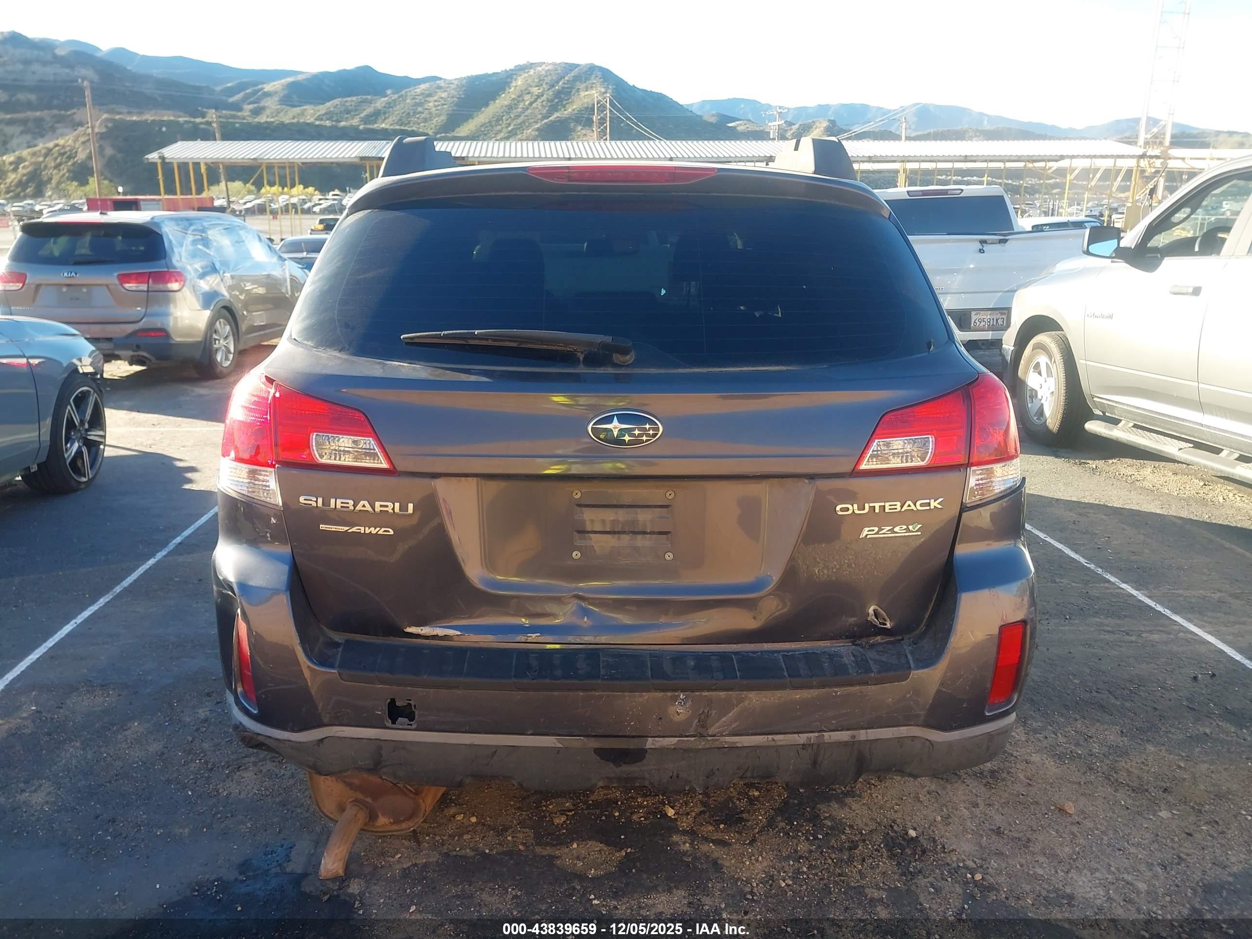 SUBARU OUTBACK image 6