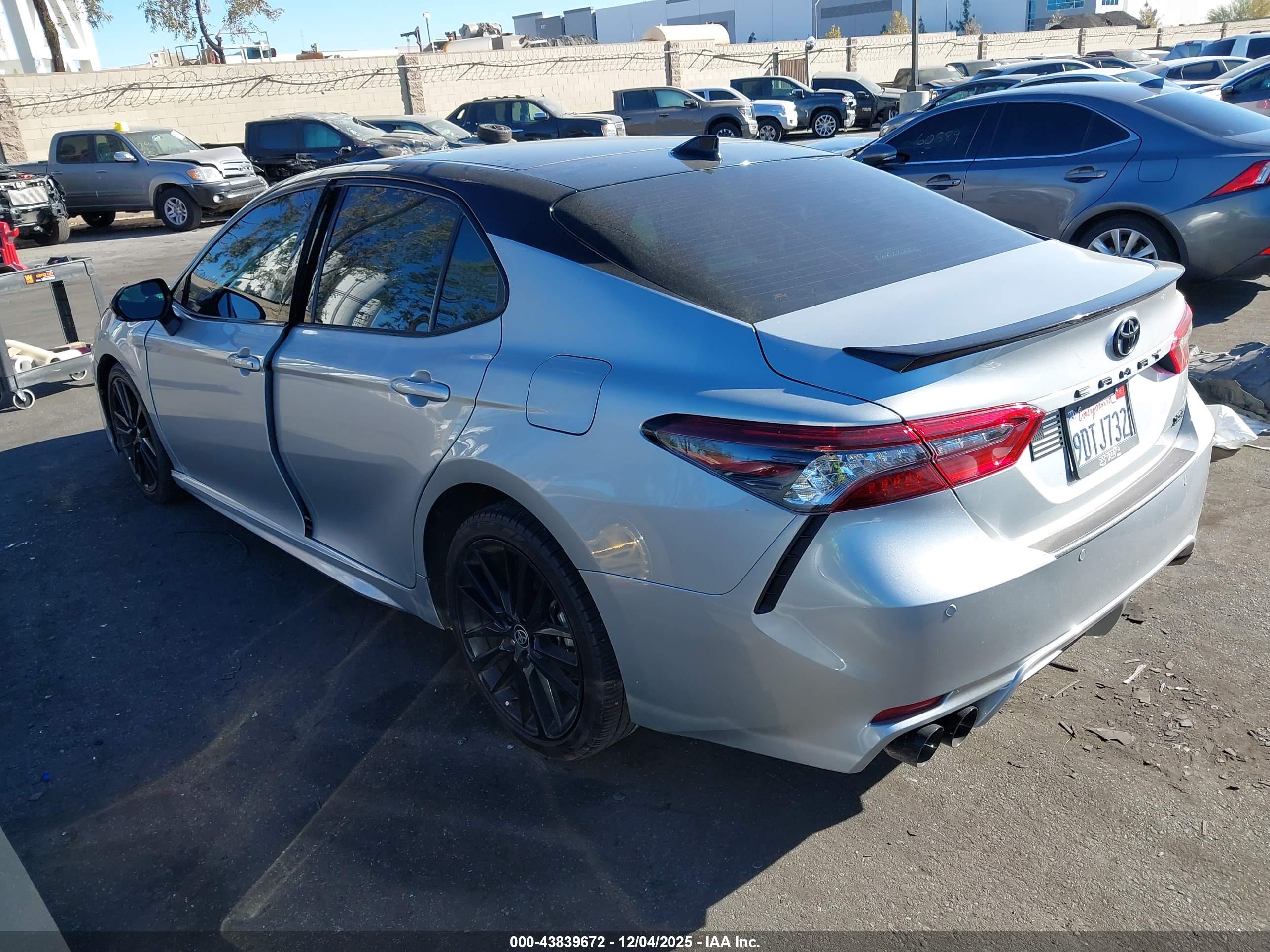 TOYOTA CAMRY image 3