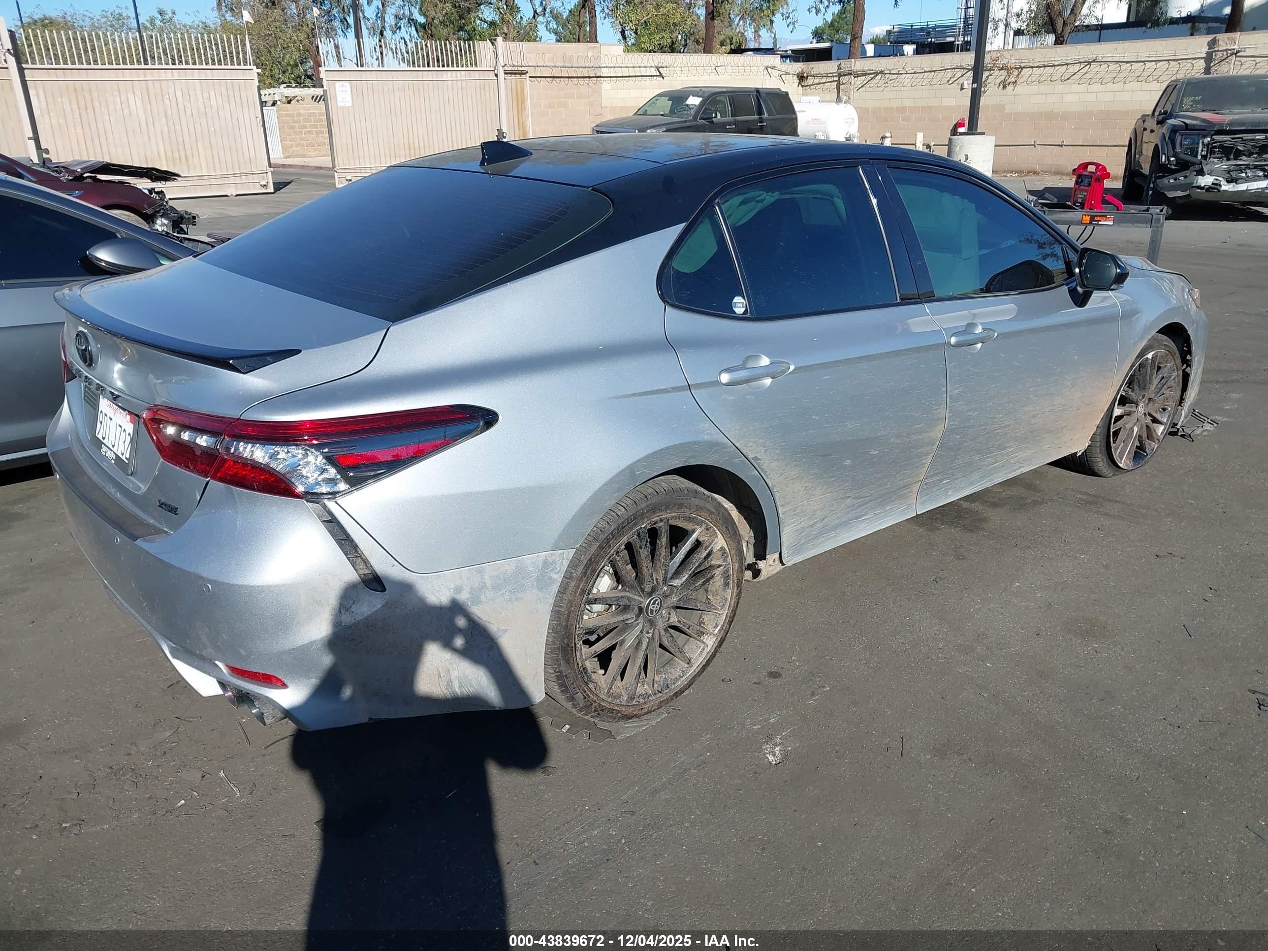 TOYOTA CAMRY image 4
