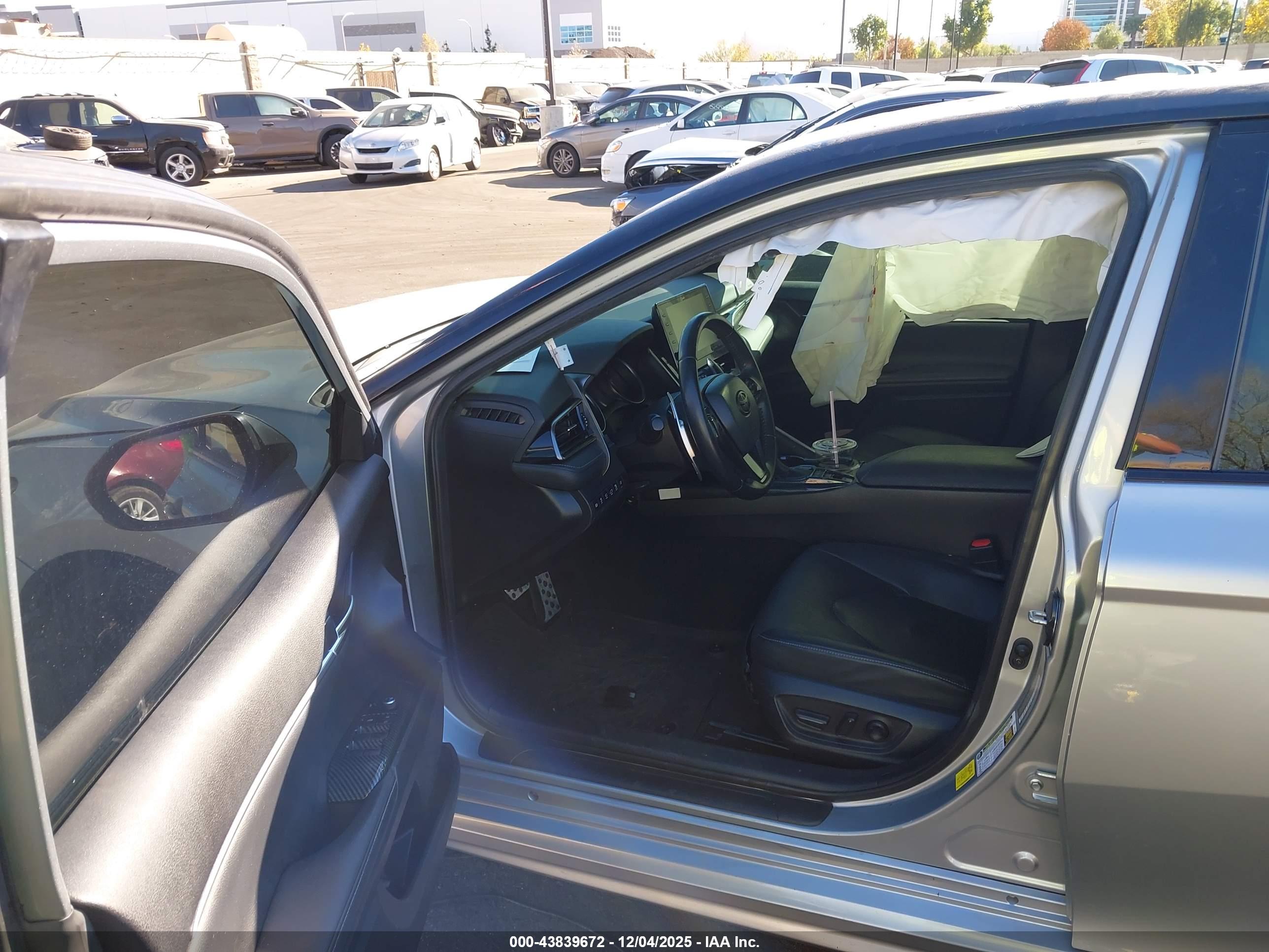 TOYOTA CAMRY image 5