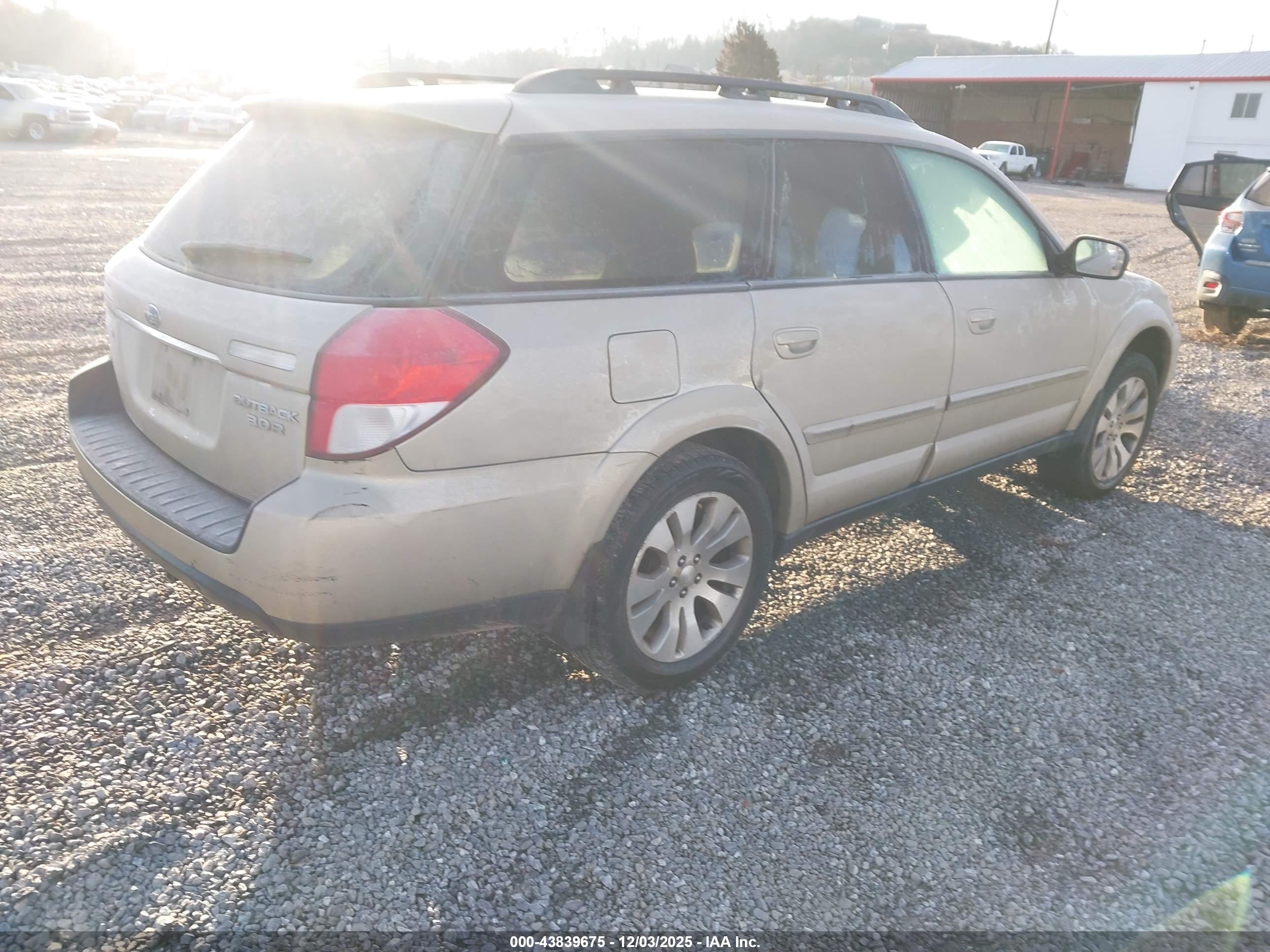 SUBARU OUTBACK image 4