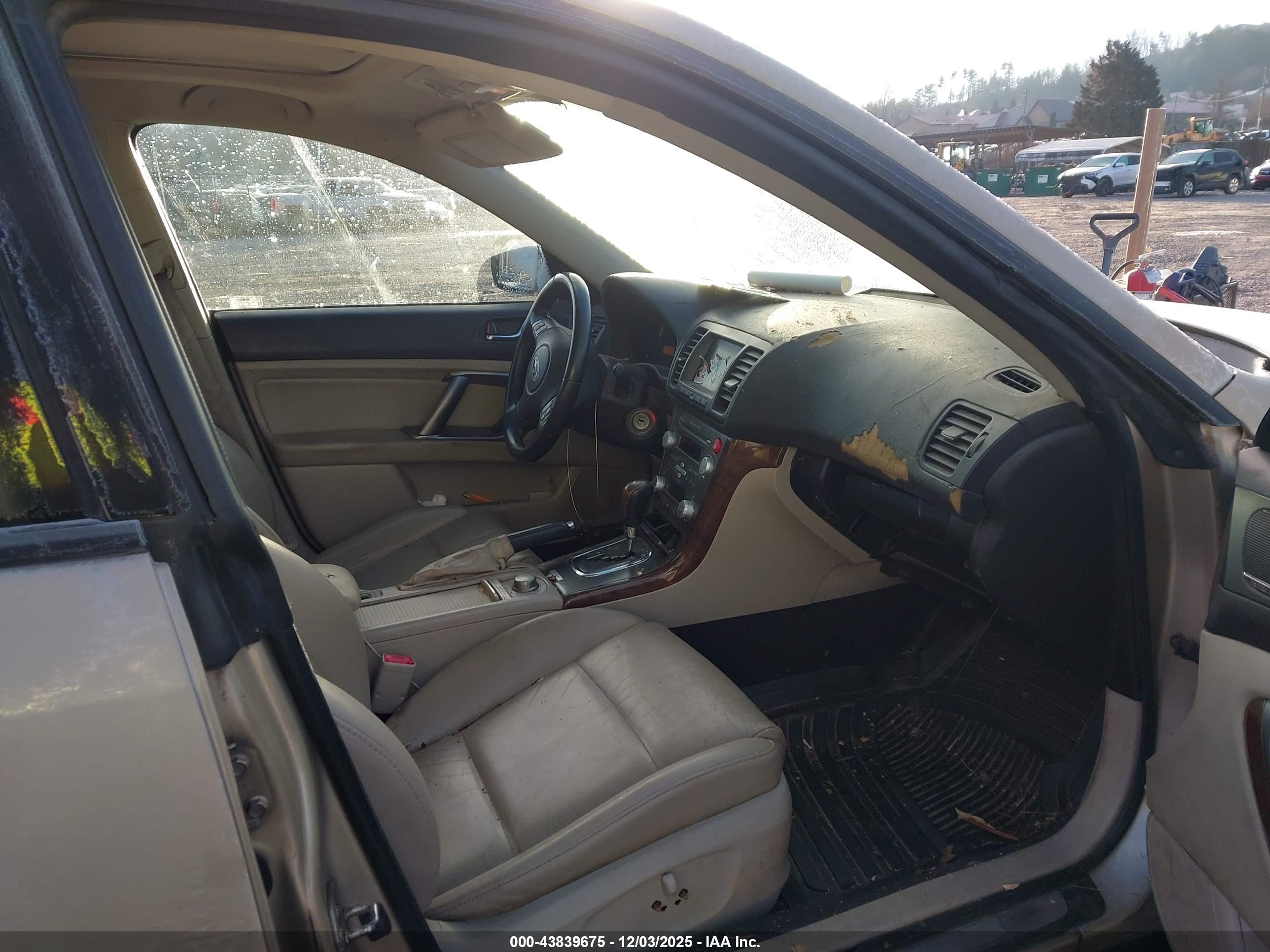 SUBARU OUTBACK image 5