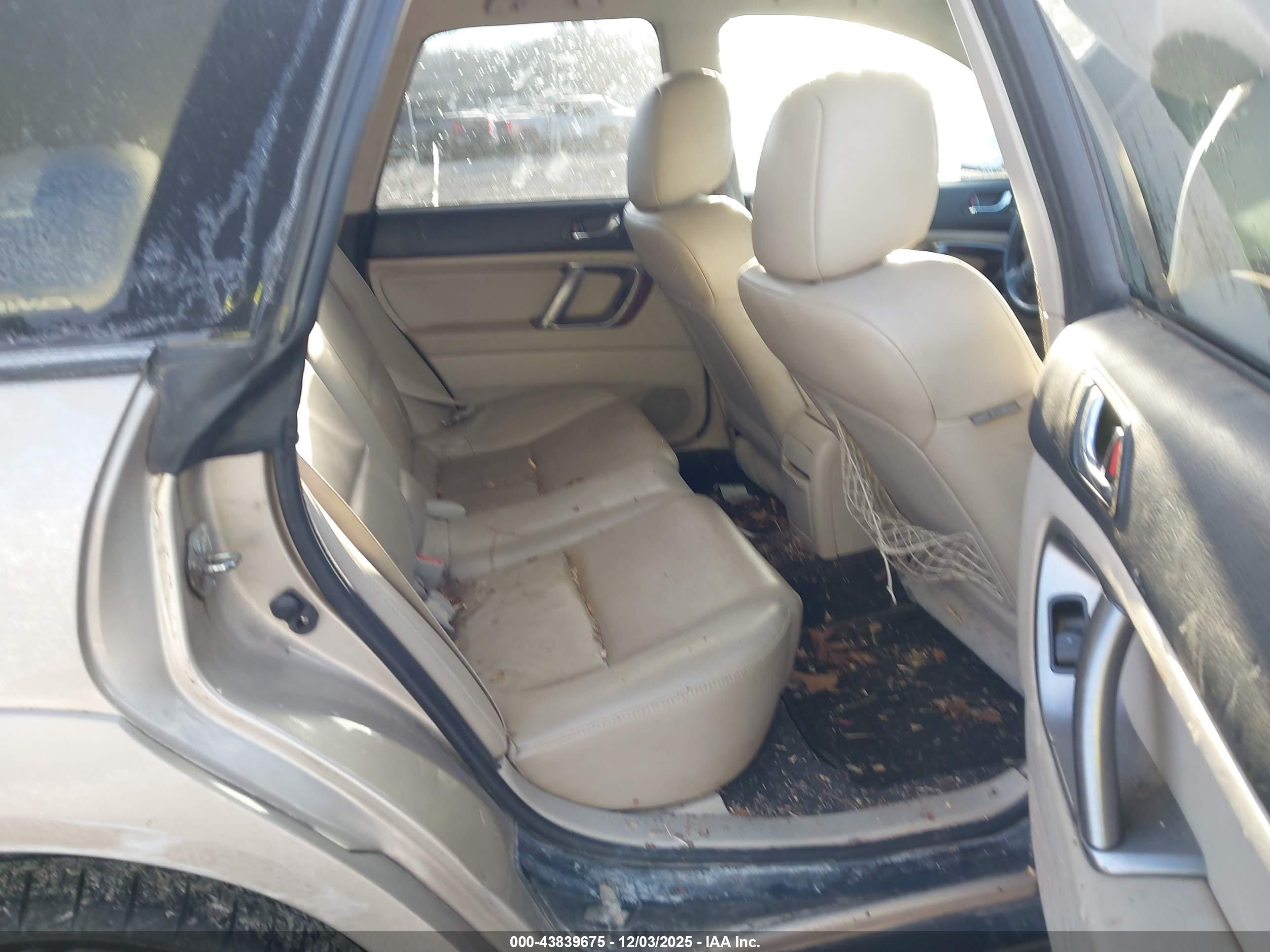 SUBARU OUTBACK image 8