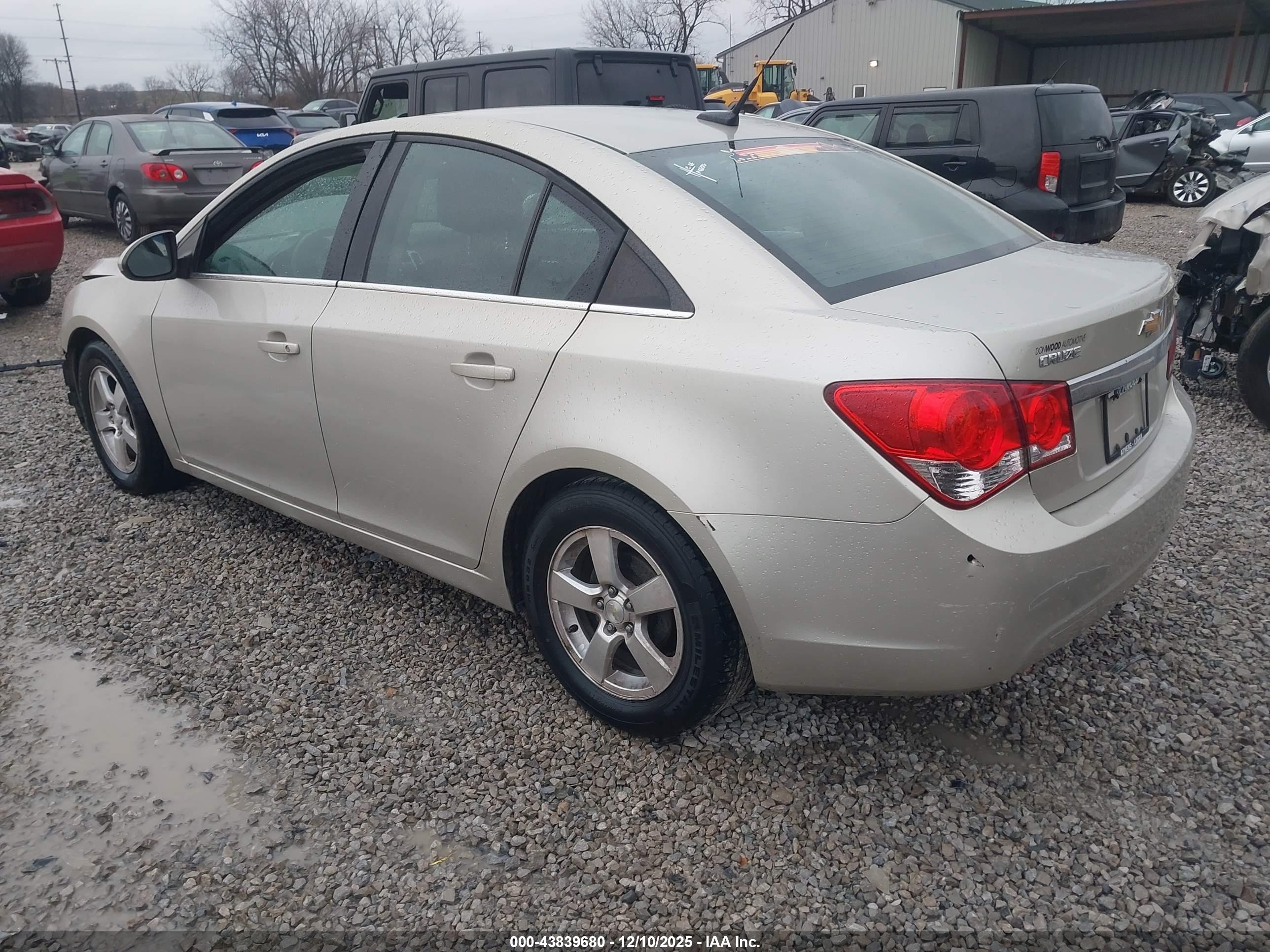 CHEVROLET CRUZE image 3