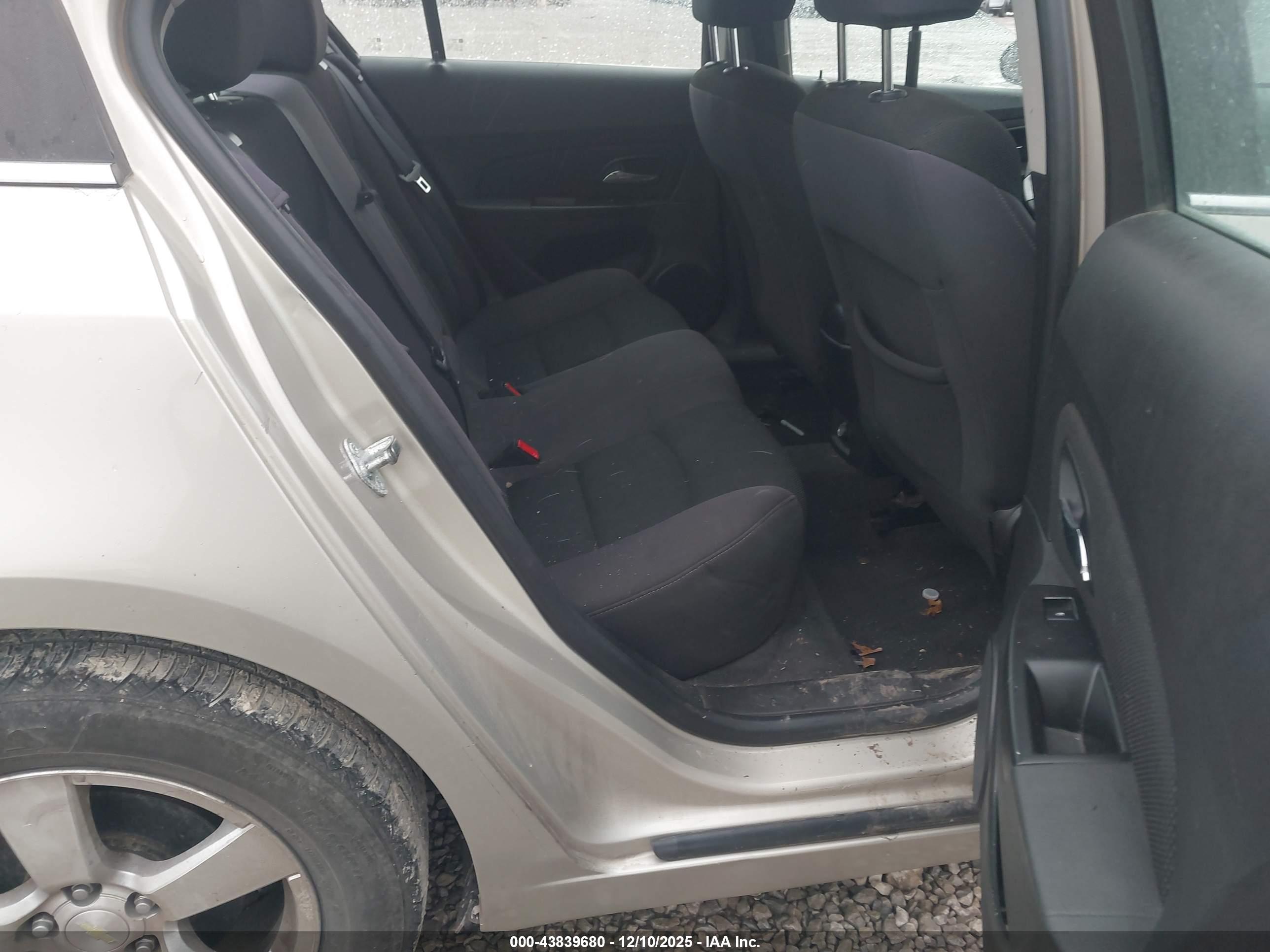 CHEVROLET CRUZE image 8