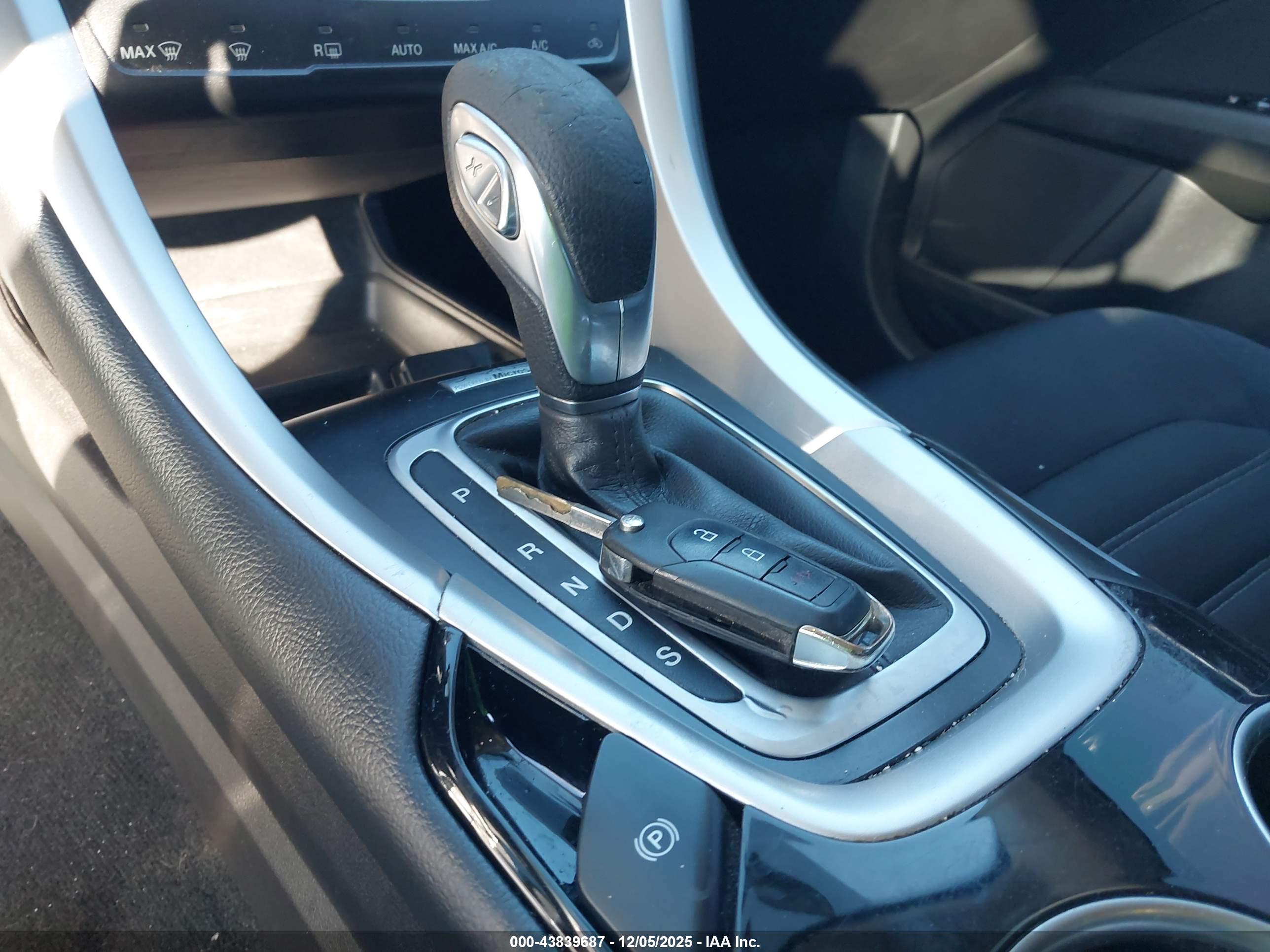 FORD FUSION image 11