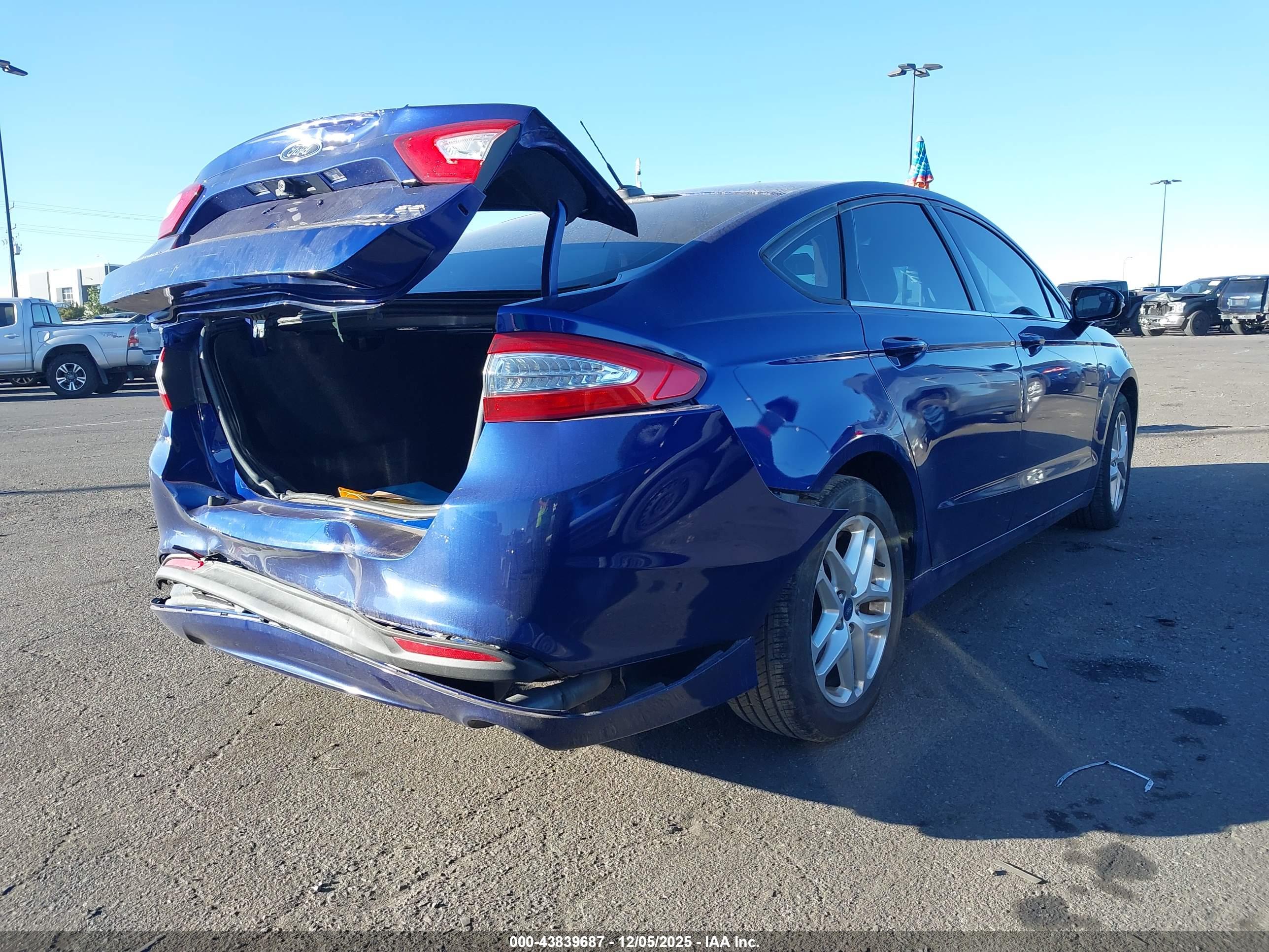 FORD FUSION image 4