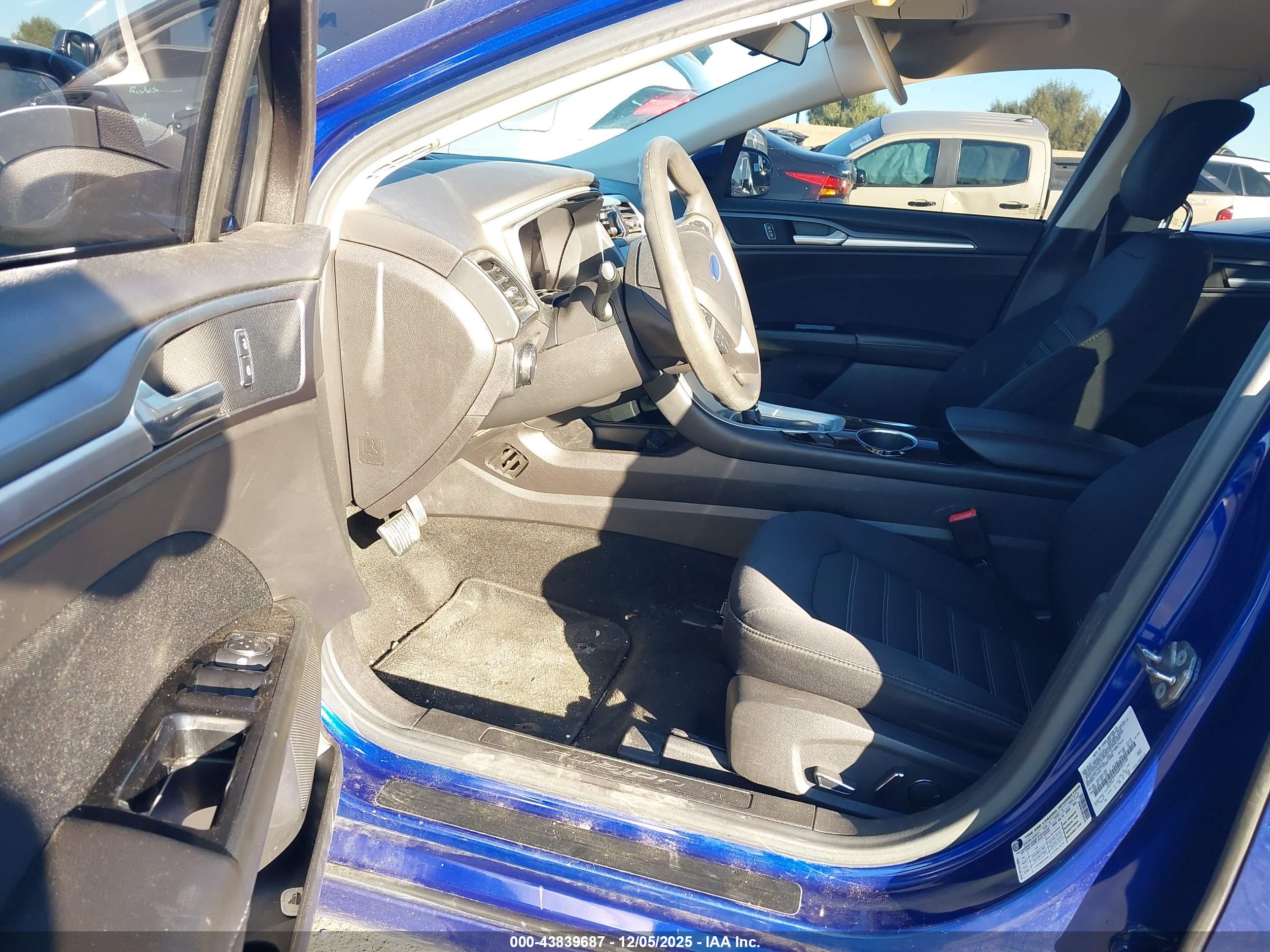 FORD FUSION image 5