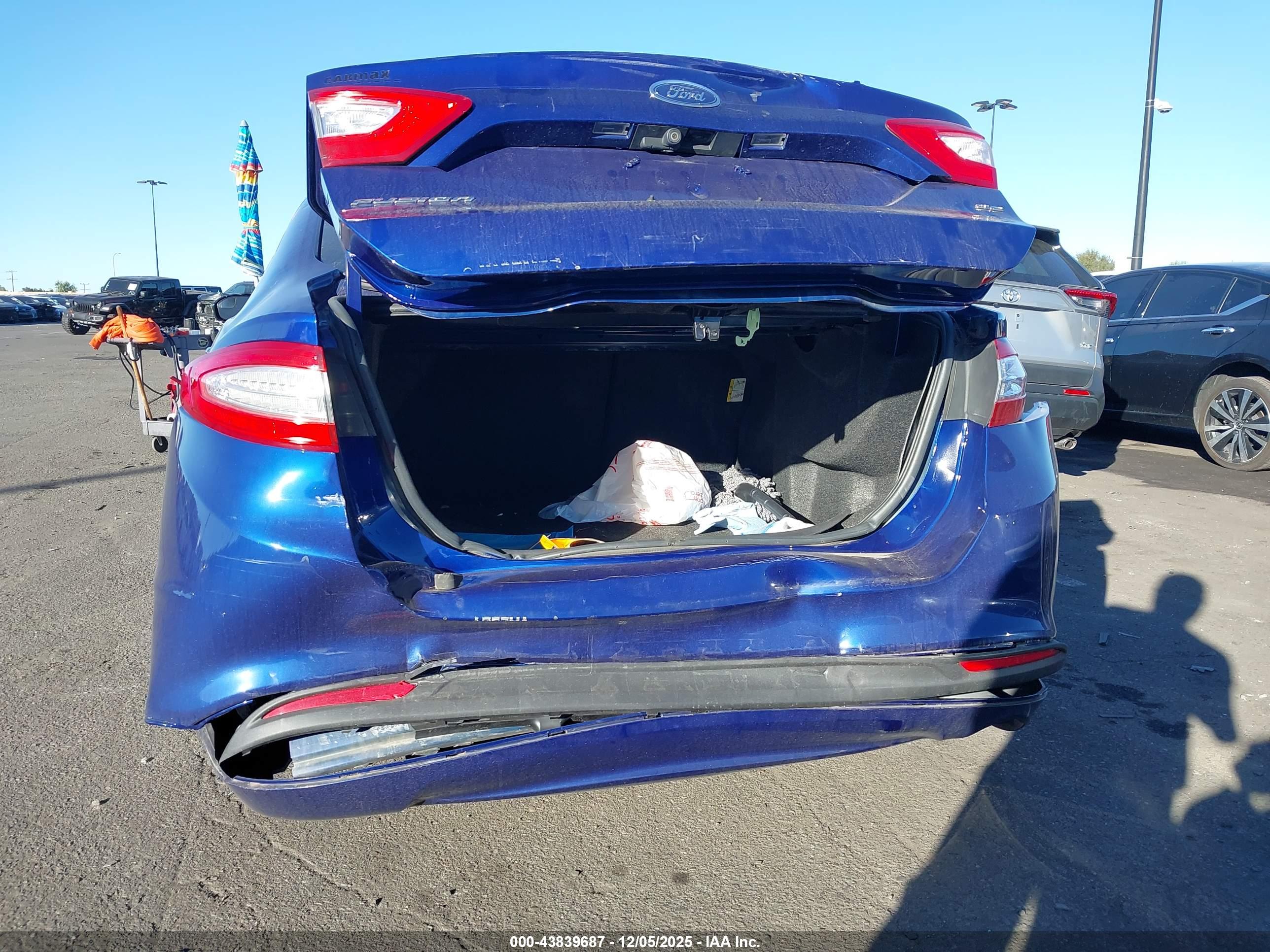 FORD FUSION image 6